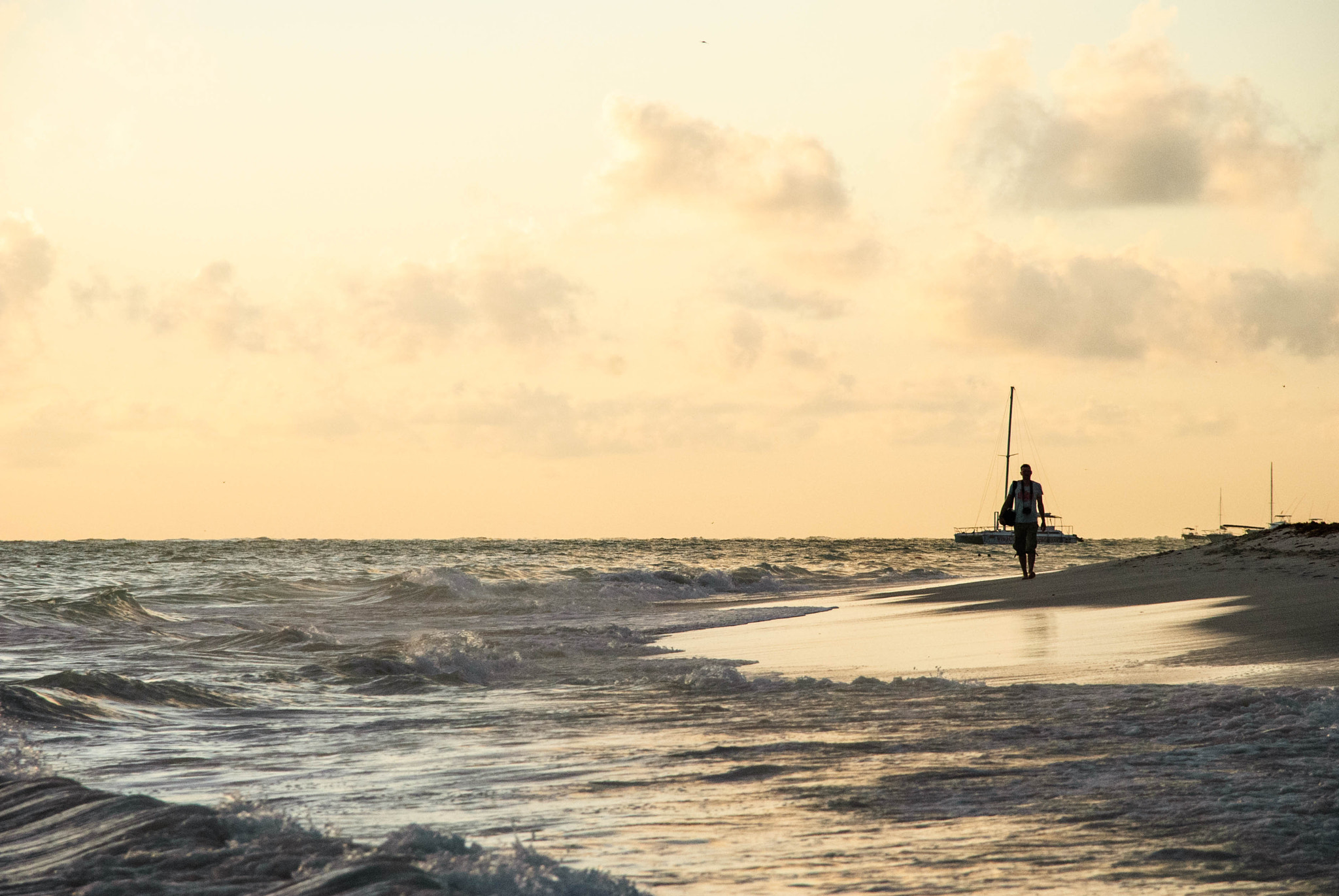 Sigma 18-125mm F3.8-5.6 DC OS HSM sample photo. Wave photography