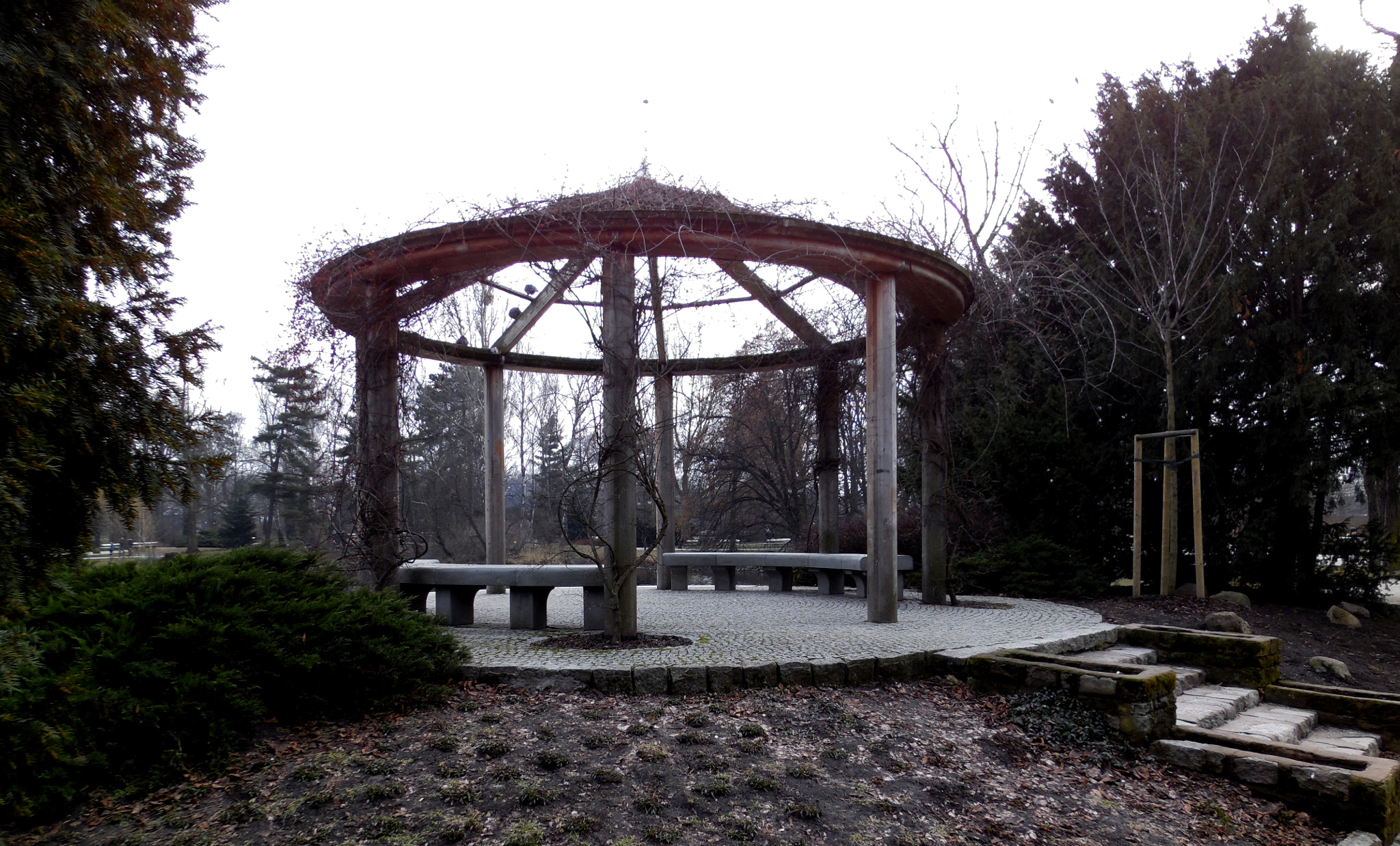 Benq G1 sample photo. Arbour in warsaw city park photography