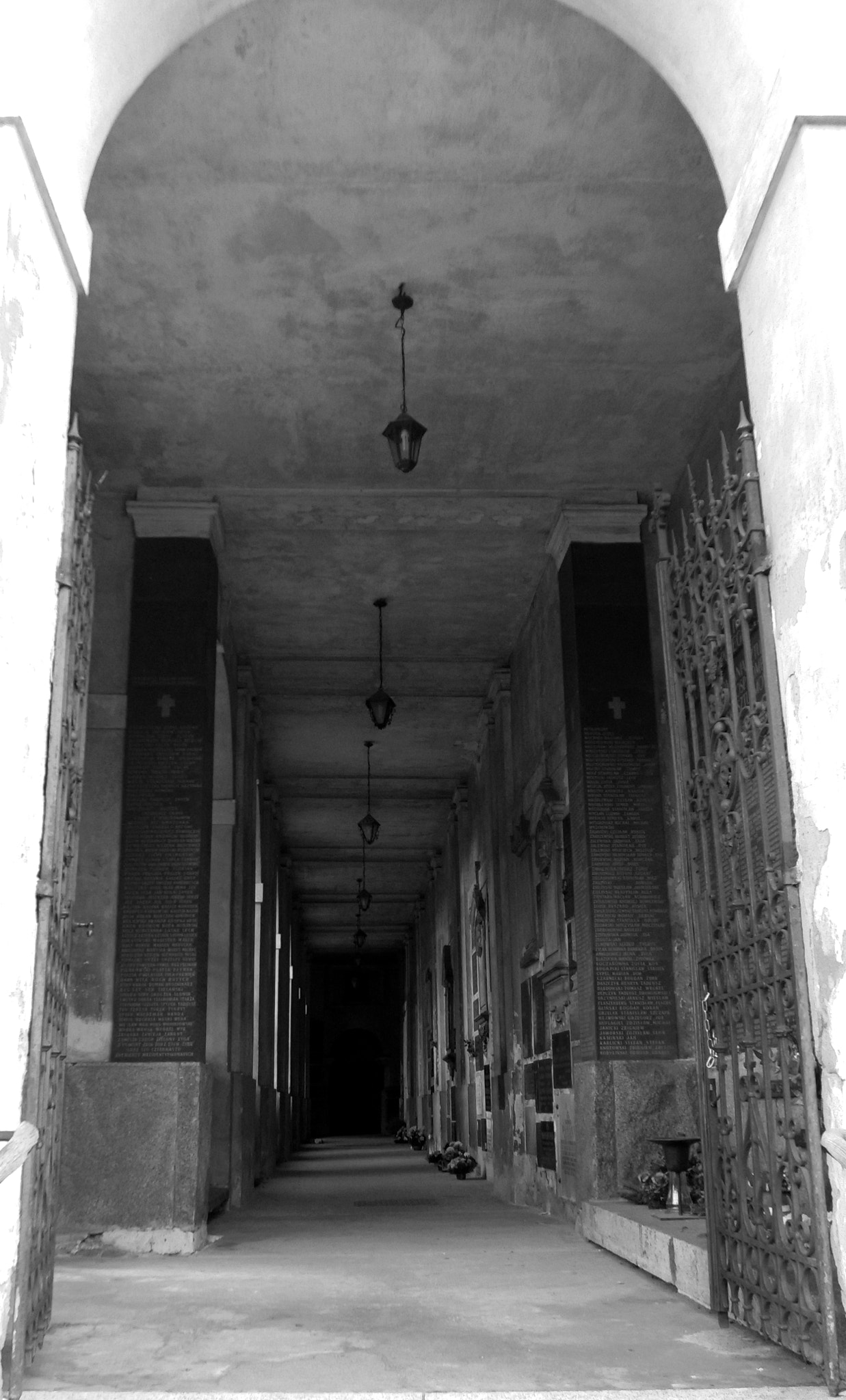 Benq G1 sample photo. Cathedral graveyard photography