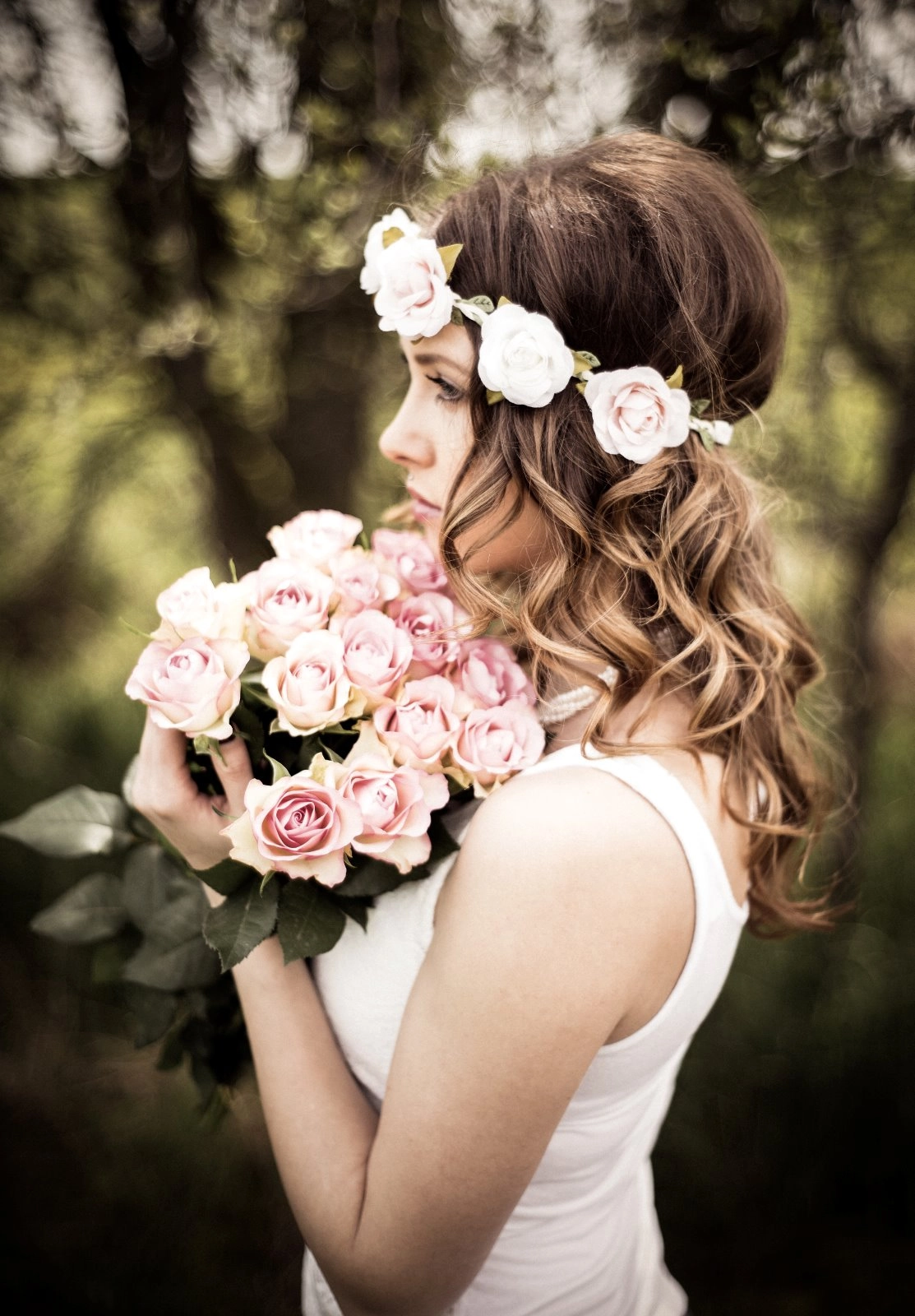 Sony a7 II + Minolta AF 50mm F1.7 New sample photo. Woman with roses photography