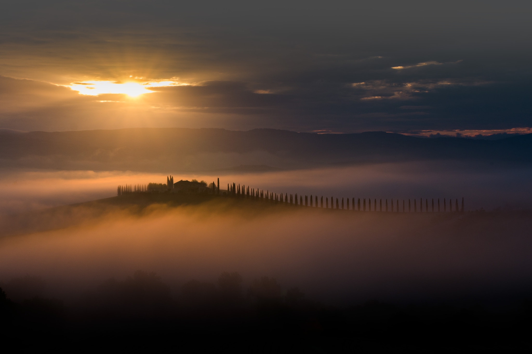 Pentax K-5 IIs + Pentax smc DA* 50-135mm F2.8 ED (IF) SDM sample photo. Misty fire in a tuscany morning photography