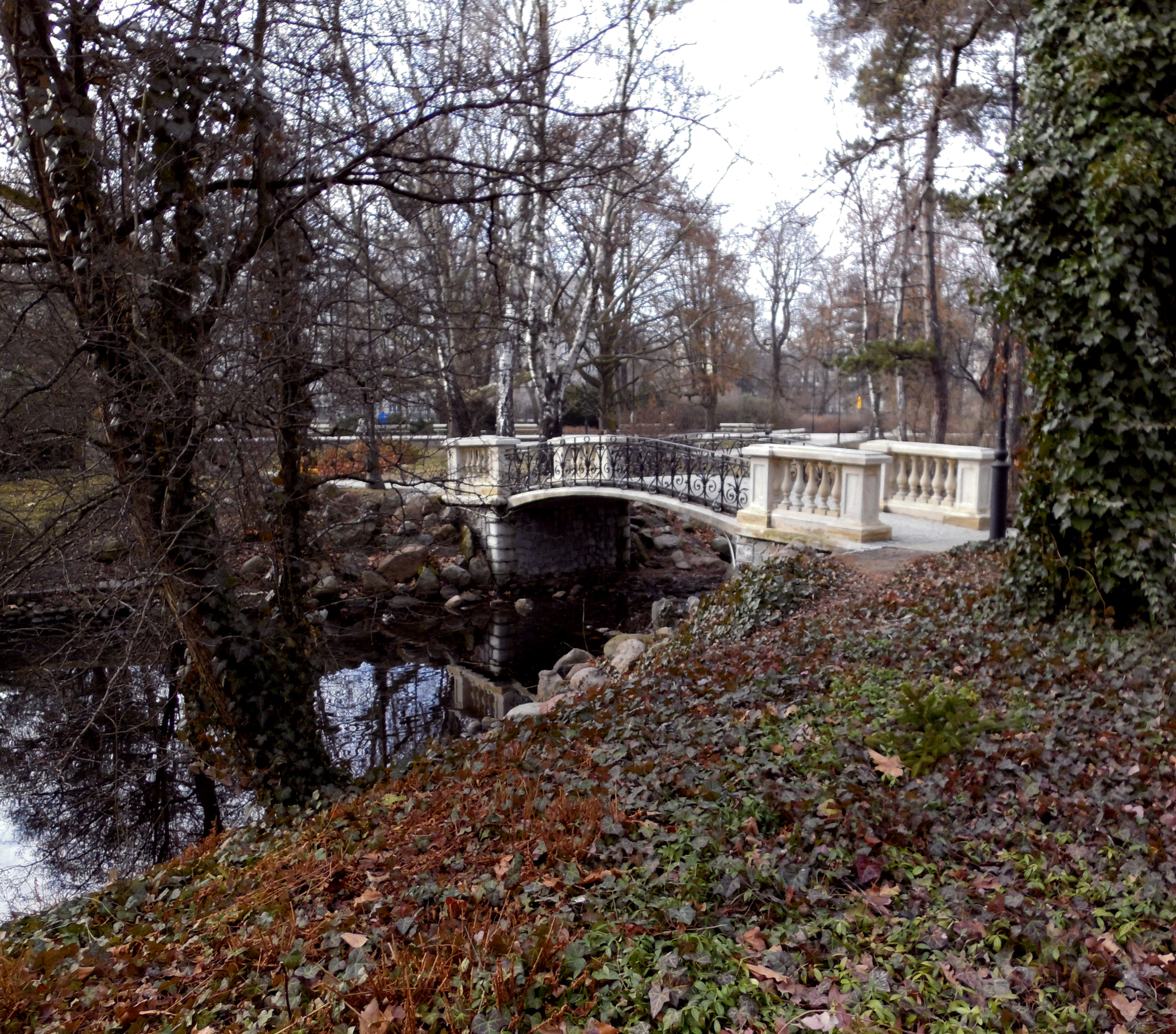 Benq G1 sample photo. Bridge in city park photography