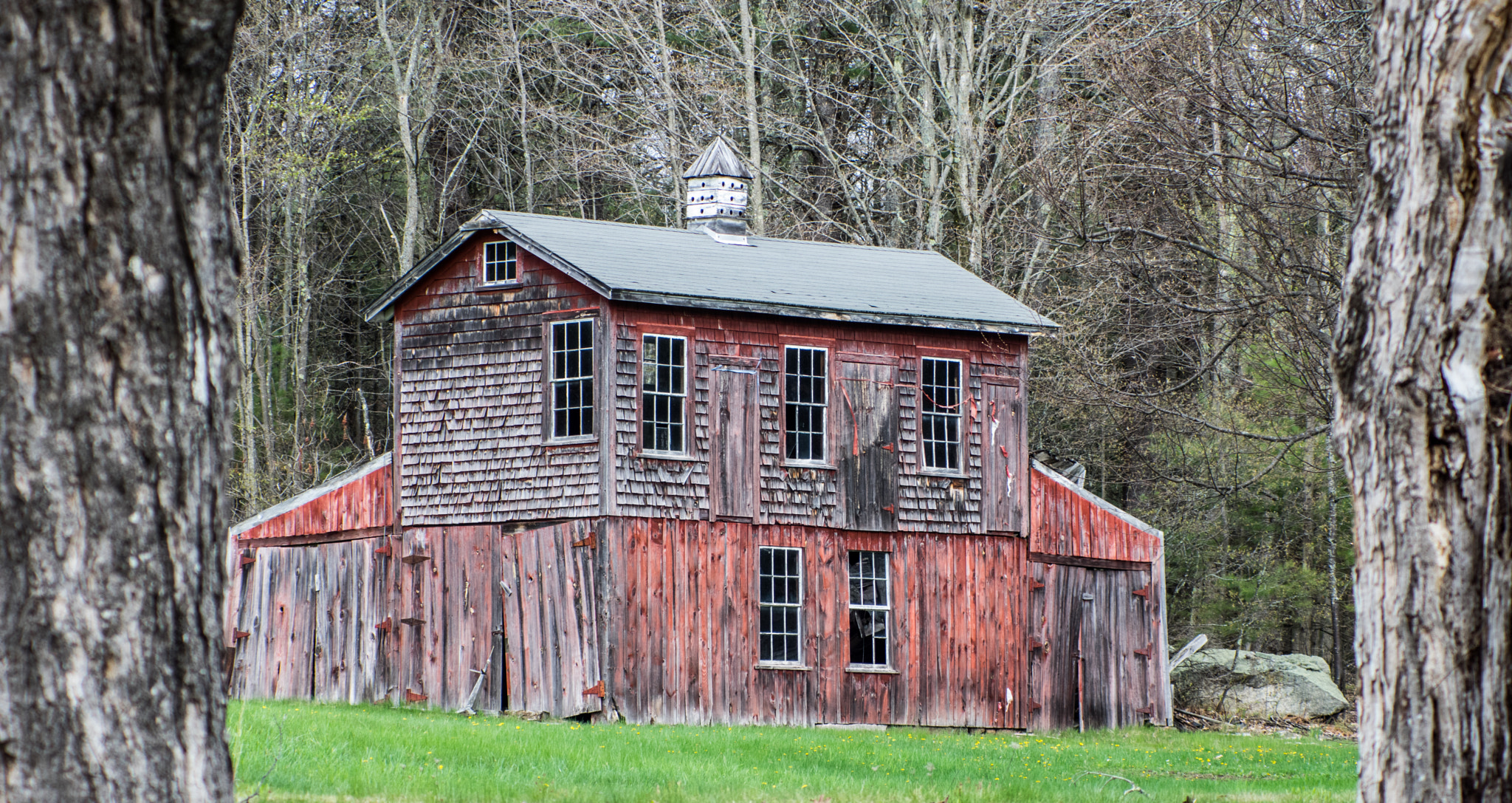 Pentax K-3 + smc PENTAX-FA 100-300mm F4.5-5.6 sample photo. Old red barn photography