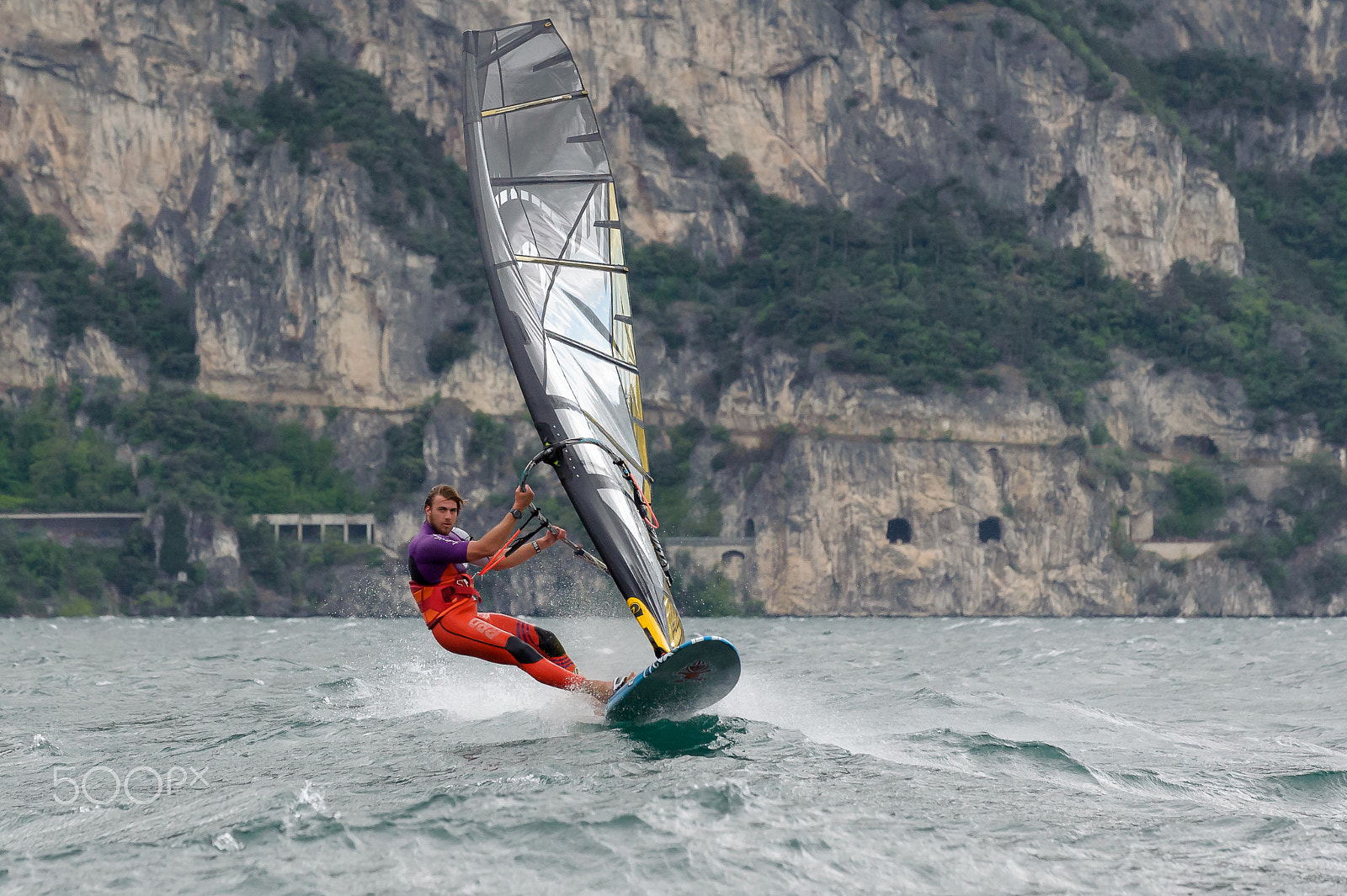 AF-S Zoom-Nikkor 80-200mm f/2.8D IF-ED sample photo. Windsurf slalom action photography