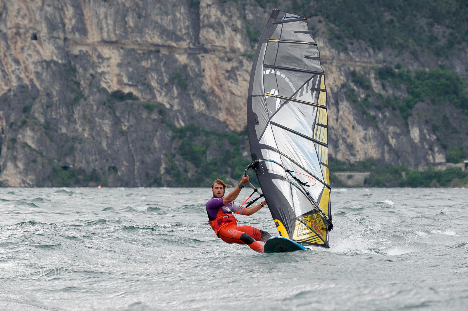 AF-S Zoom-Nikkor 80-200mm f/2.8D IF-ED sample photo. Windsurf slalom action photography
