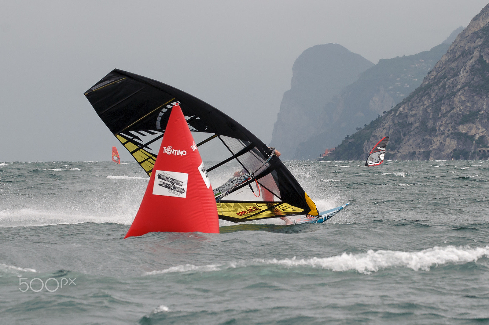 AF-S Zoom-Nikkor 80-200mm f/2.8D IF-ED sample photo. Windsurf slalom action photography