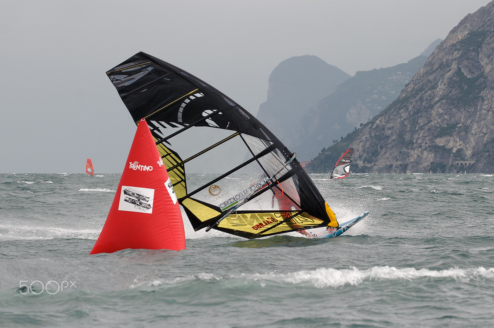 AF-S Zoom-Nikkor 80-200mm f/2.8D IF-ED sample photo. Windsurf slalom action photography