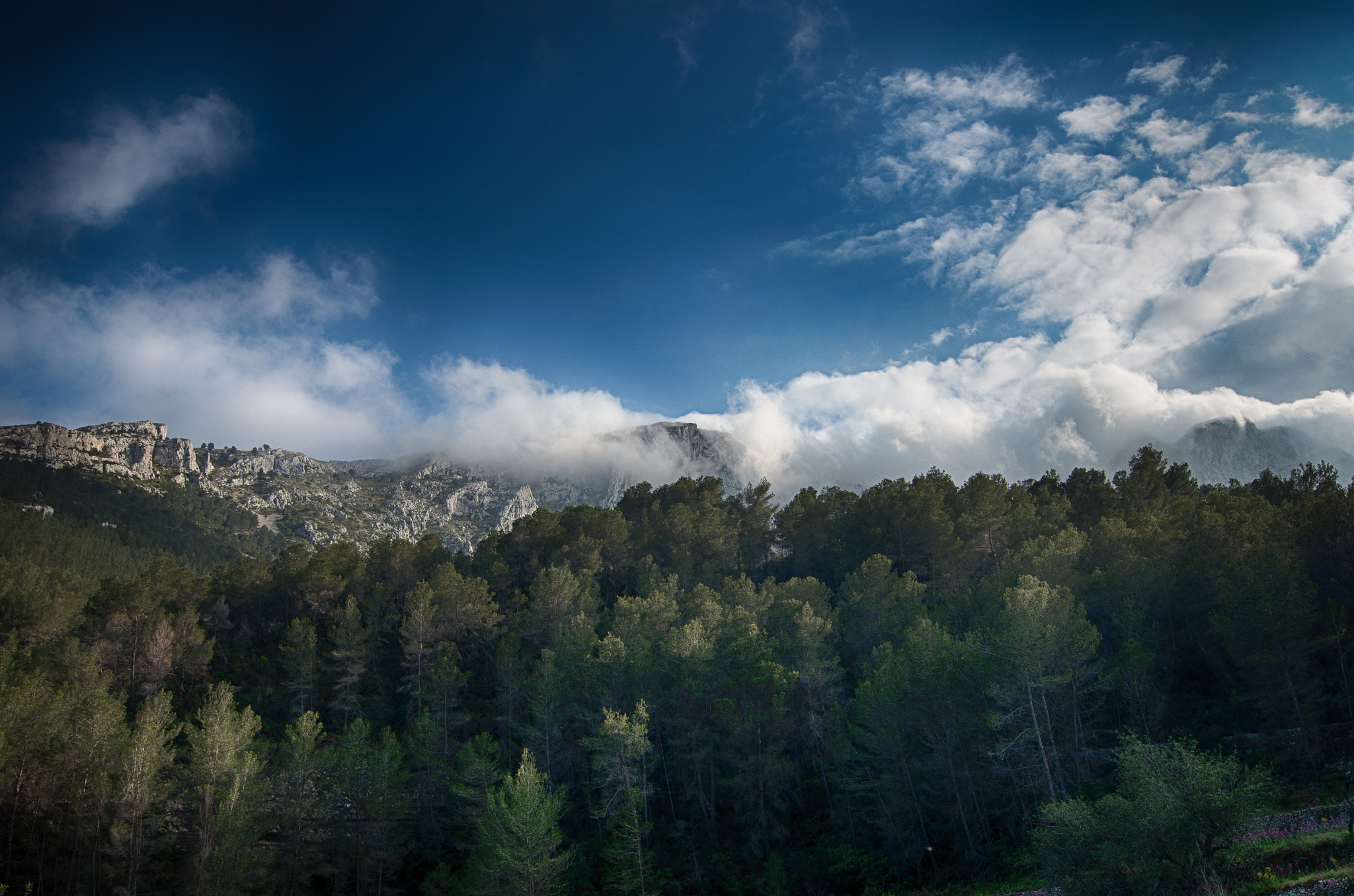 Pentax smc DA 12-24mm F4.0 ED AL (IF) sample photo. Nuvols sobre la serra de bèrnia photography