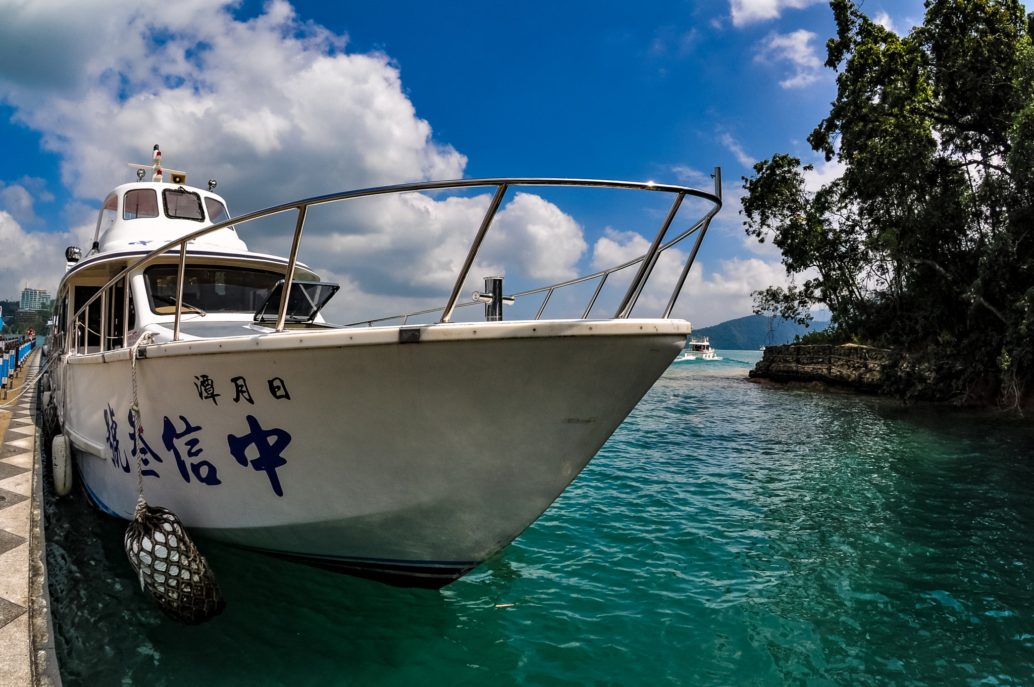 Nikon AF DX Fisheye-Nikkor 10.5mm F2.8G ED sample photo. Boat on sun moon lake photography