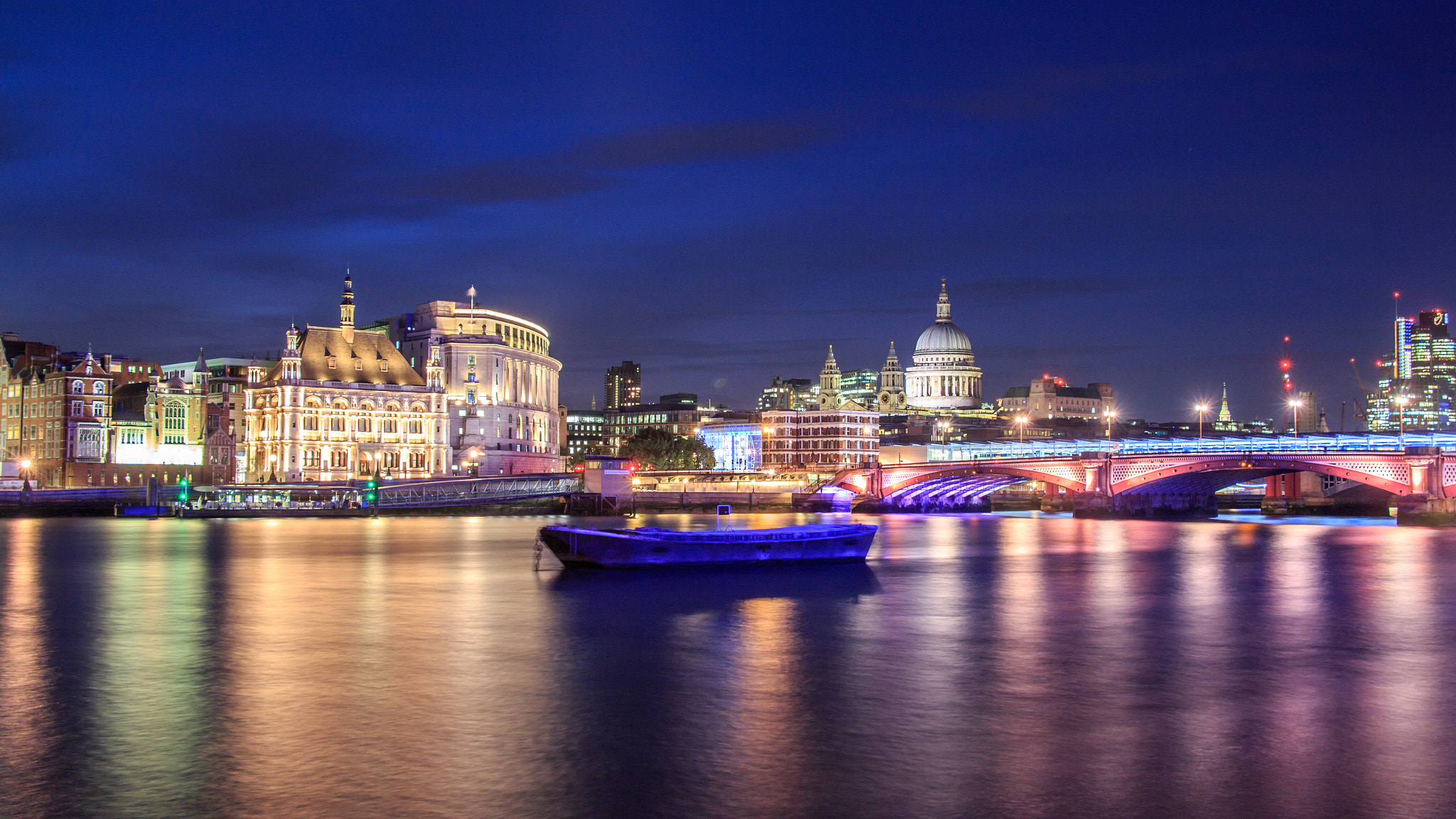 Canon EF-S 18-135mm F3.5-5.6 IS STM sample photo. London at night photography