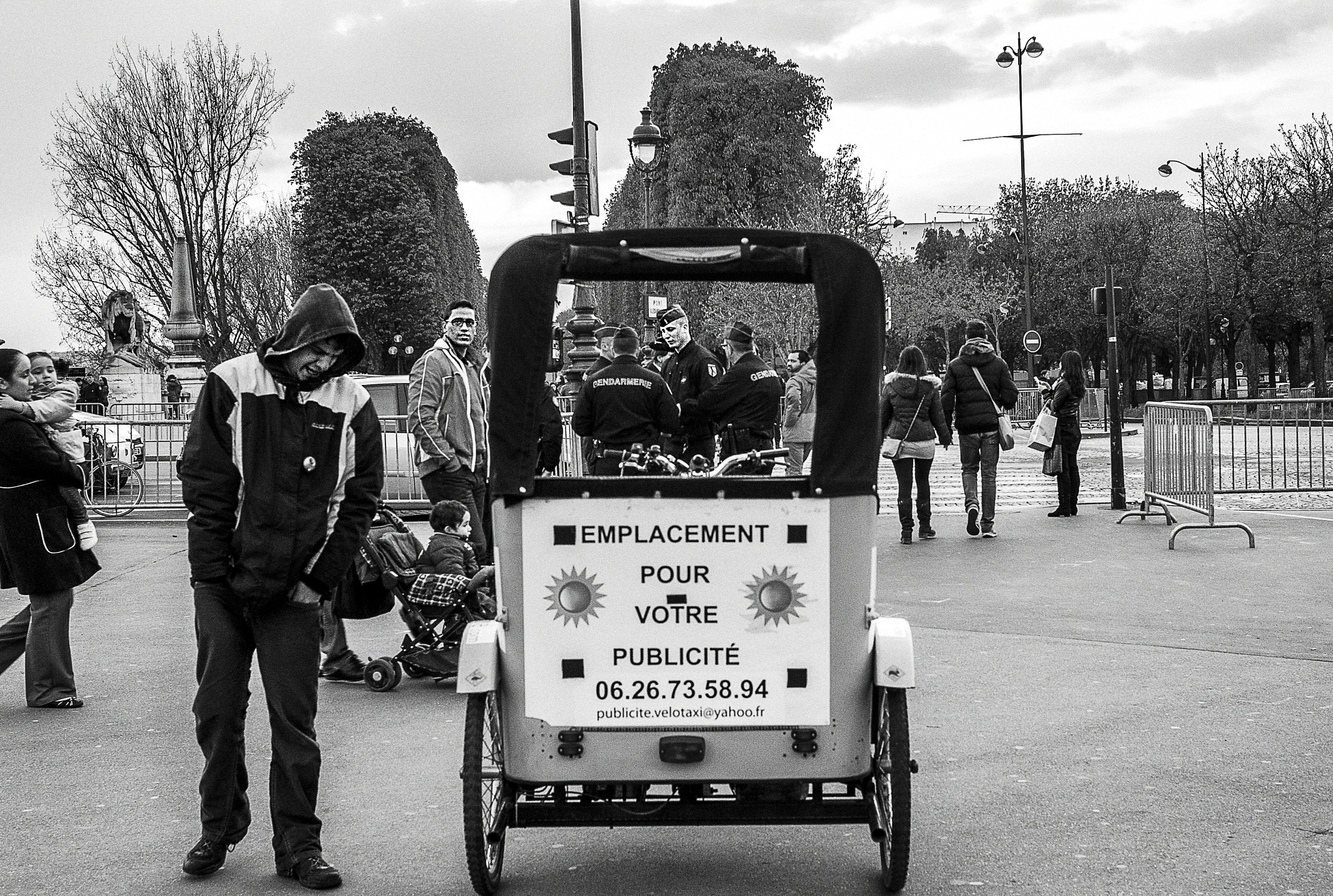 Leica M8 sample photo. Pub en direct-3.jpg photography