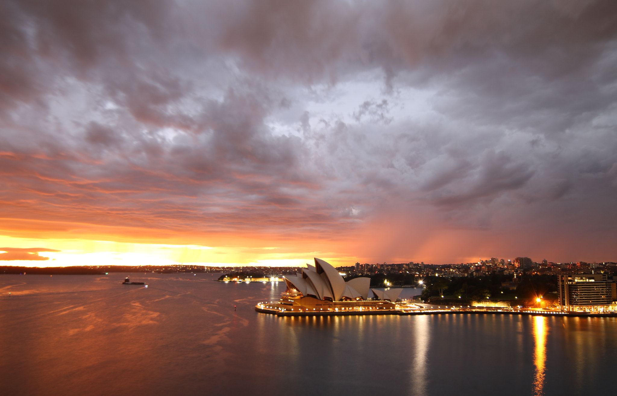 Canon 14mm sample photo. An angry moment before the rain coming to sydney!!! photography