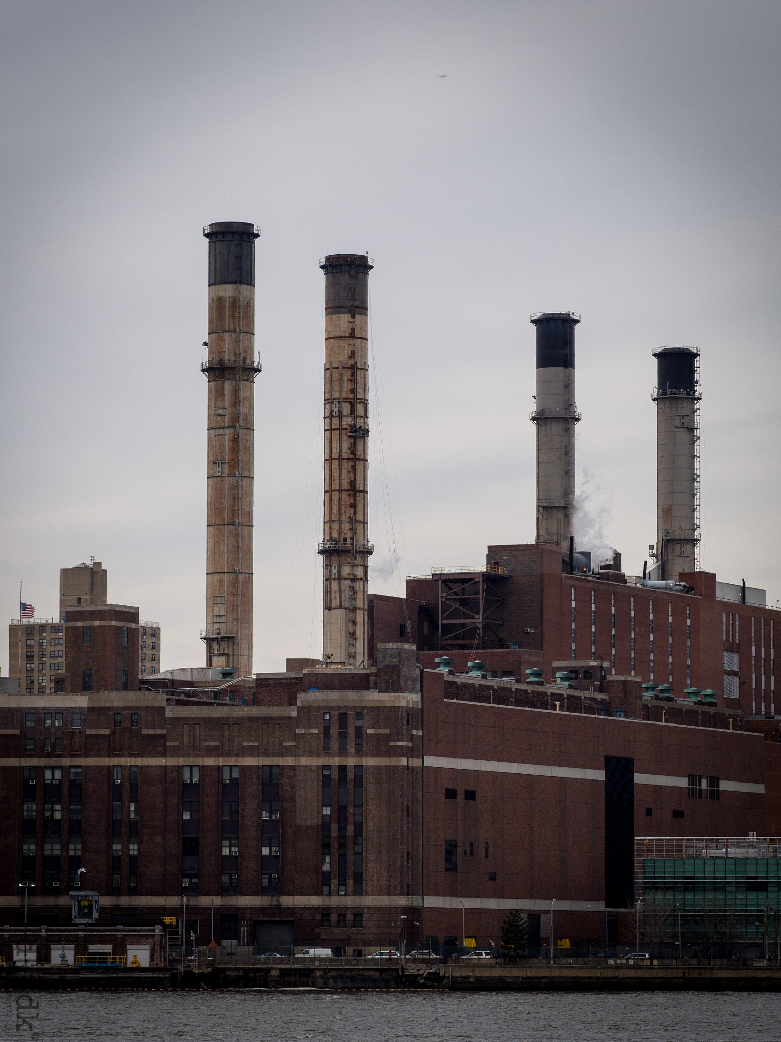 Olympus OM-D E-M5 + Olympus M.Zuiko Digital ED 75mm F1.8 sample photo. Nyc from the river - smokestacks photography
