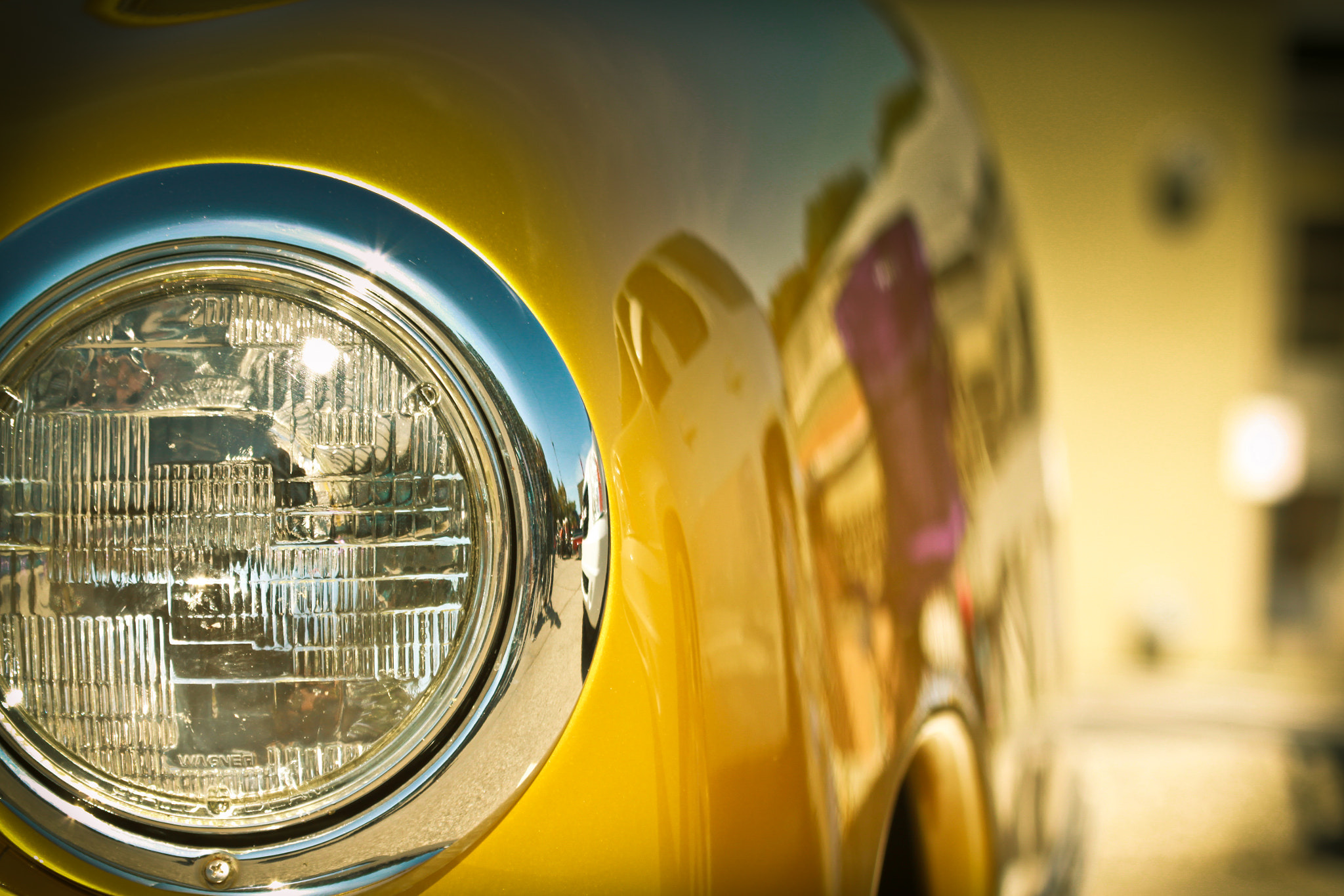 Canon EF 100-400mm F4.5-5.6L IS USM sample photo. Yellow headlight photography