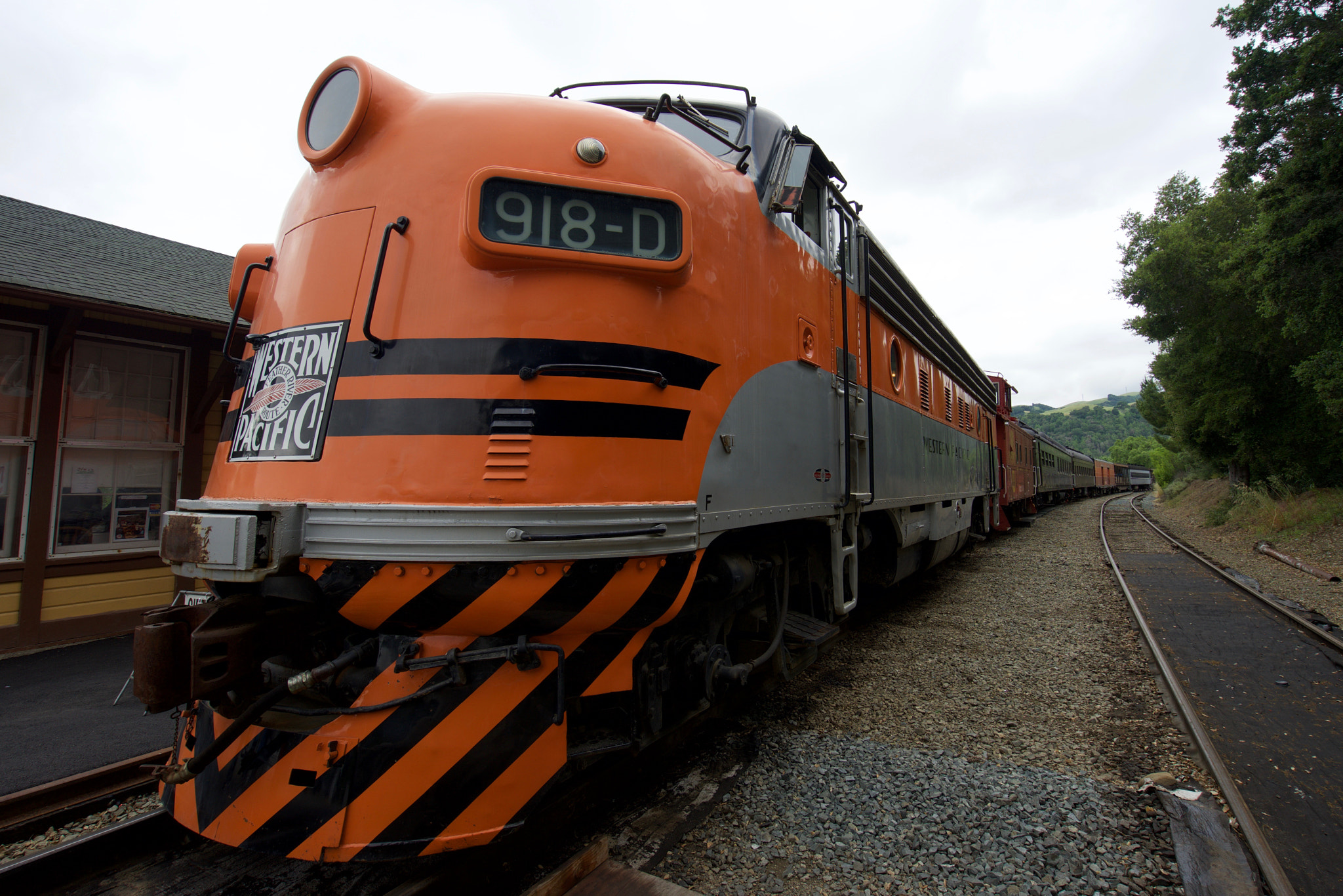 Sony a7 + Sony Vario-Tessar T* FE 16-35mm F4 ZA OSS sample photo. Close-up train profile photography