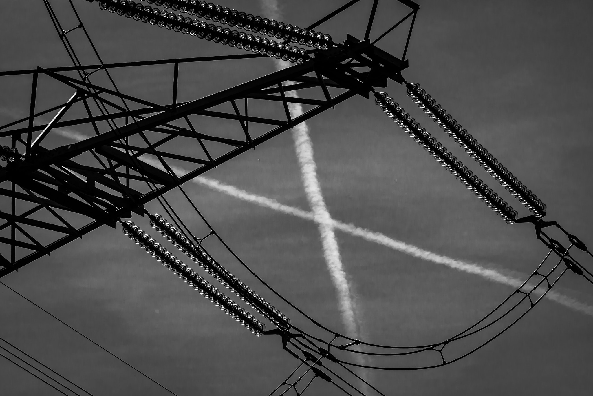 Canon EOS 1000D (EOS Digital Rebel XS / EOS Kiss F) sample photo. "crossing contrails..." photography