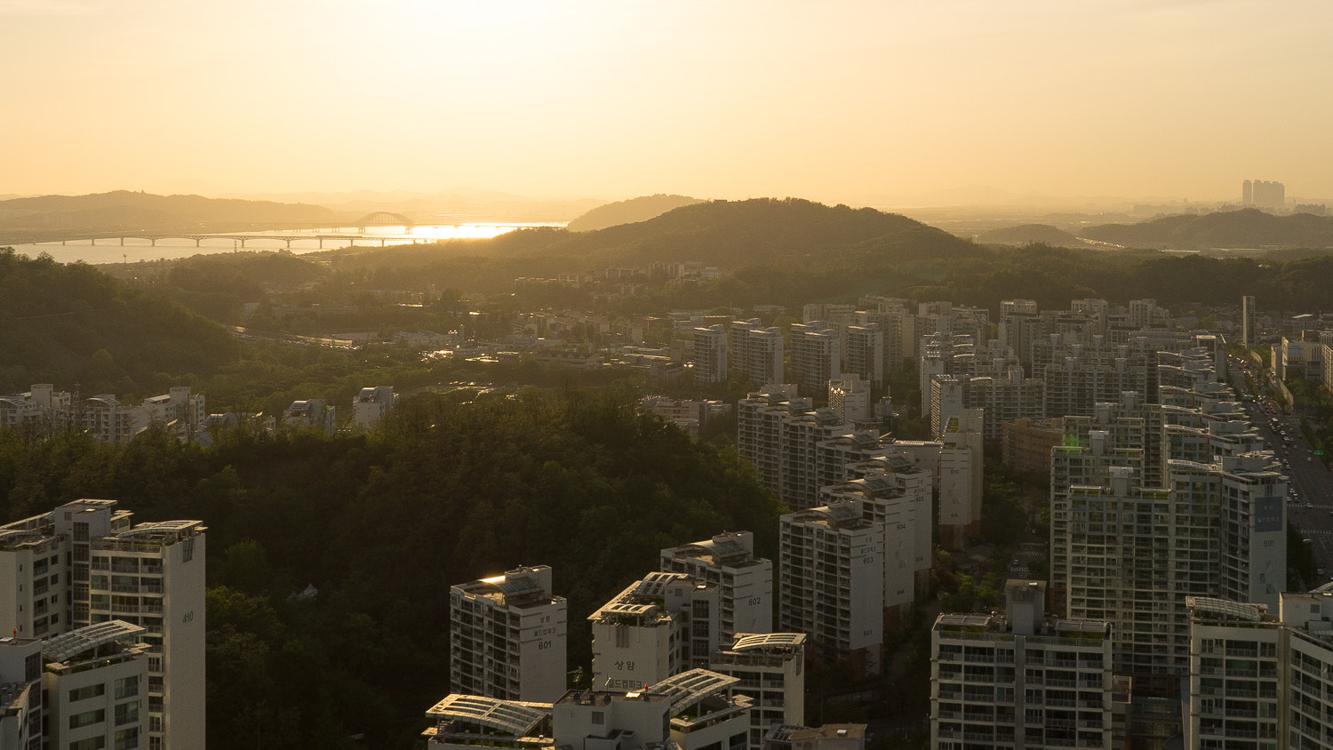 Sony a7 II + ZEISS Batis 25mm F2 sample photo. Cityscape photography