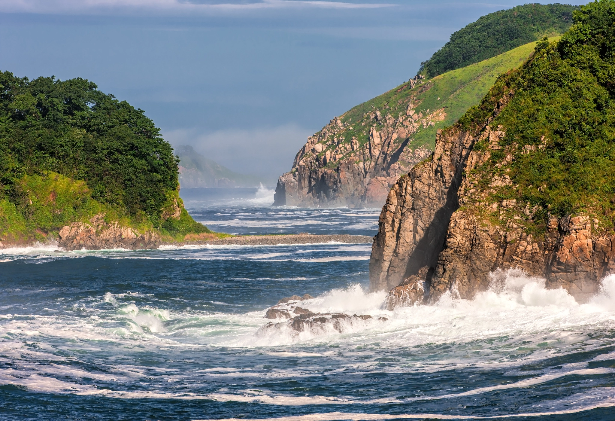 Canon EOS-1Ds Mark III sample photo. Slightly agitated sea photography