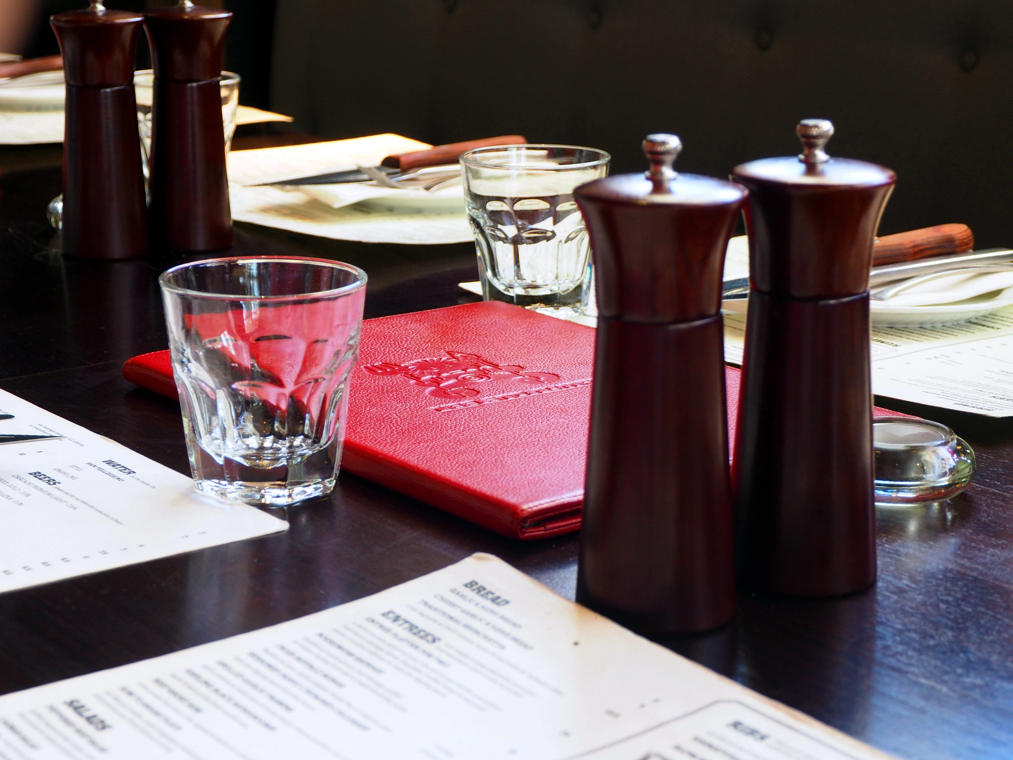 Olympus OM-D E-M10 + OLYMPUS M.12-50mm F3.5-6.3 sample photo. Lunchtime @ ribs and rumps photography