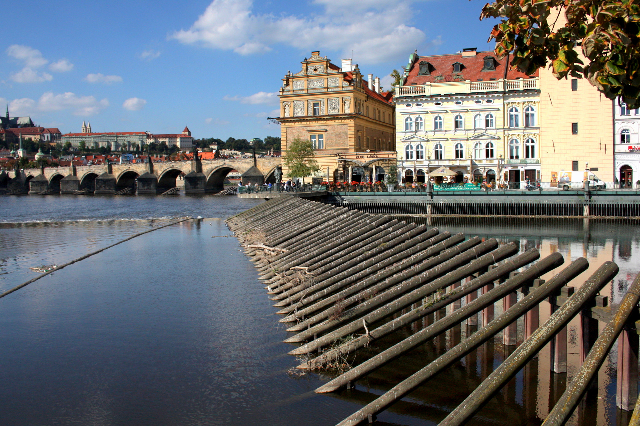 Canon EF-S 18-55mm F3.5-5.6 sample photo. Prague photography