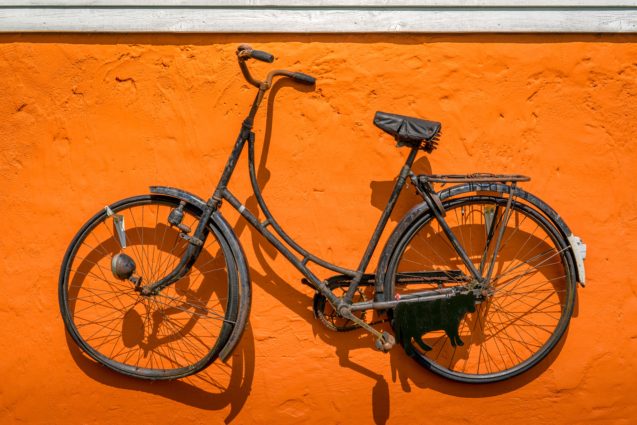 Sony a7R + Sony 50mm F1.4 sample photo. Vintage bike hanging on a wall photography