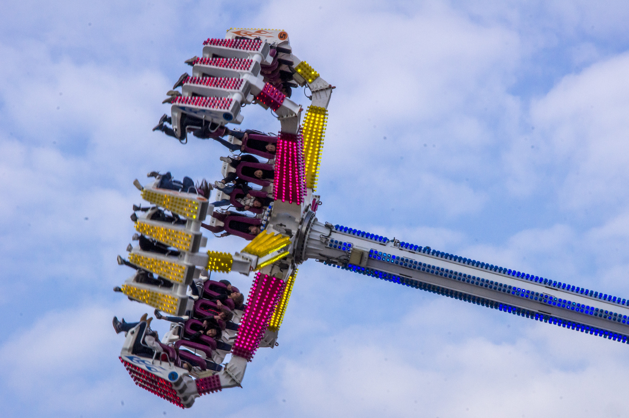 Sony SLT-A33 sample photo. Into the air photography