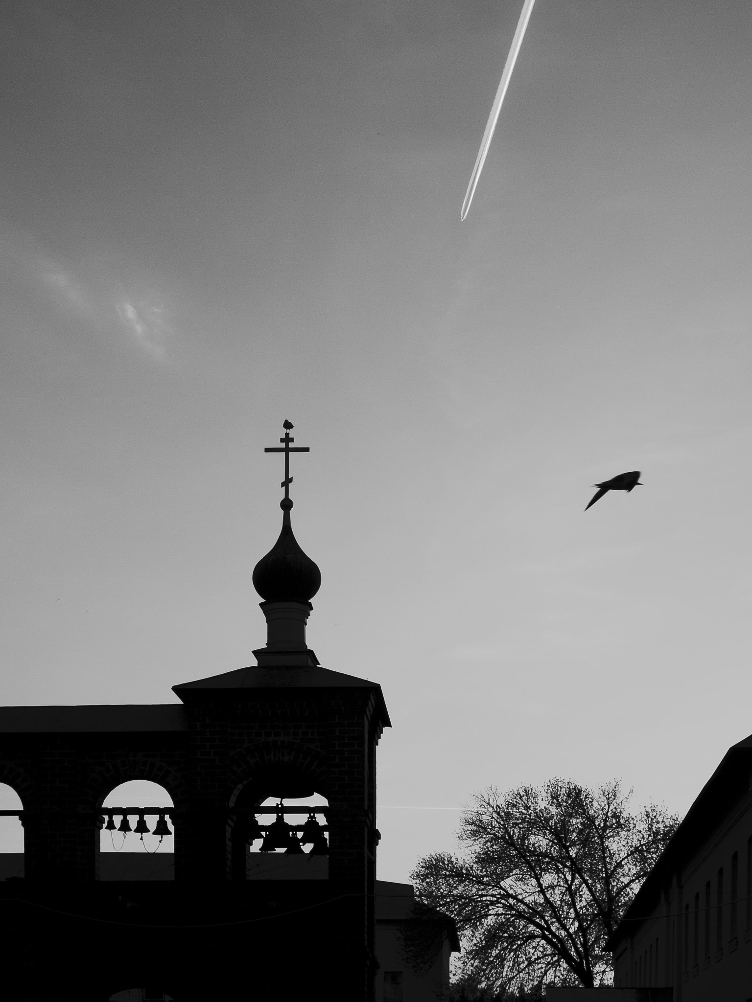 Olympus E-520 (EVOLT E-520) + SIGMA 18-50mm F2.8 DC sample photo. ...and the planes are flying photography