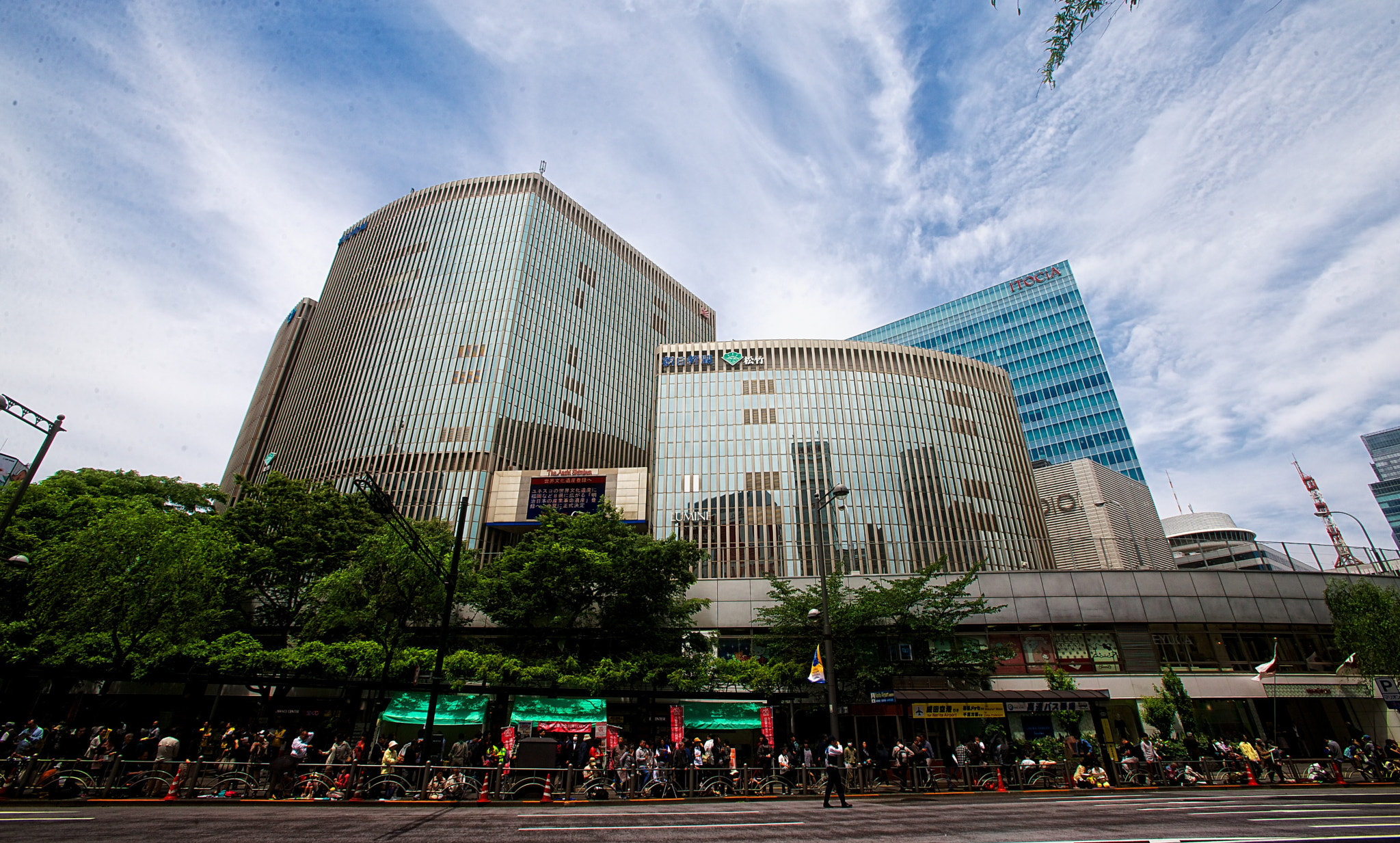 Canon EOS-1D X + Canon EF 16-35mm F2.8L USM sample photo. May of japan tokyo streets photography