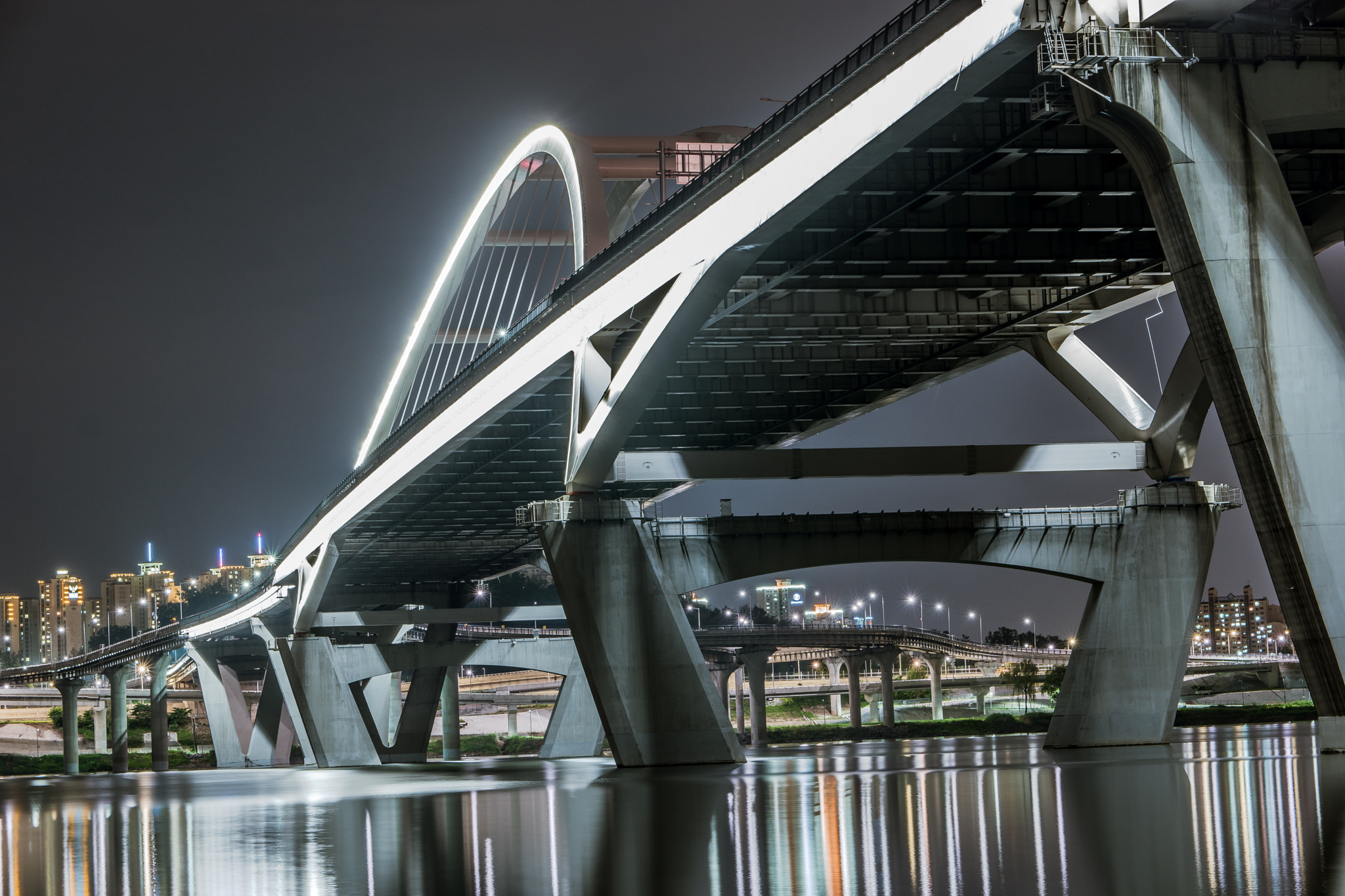 Samsung NX1 + NX 50-150mm F2.8 S sample photo. Han river bridge tour photography