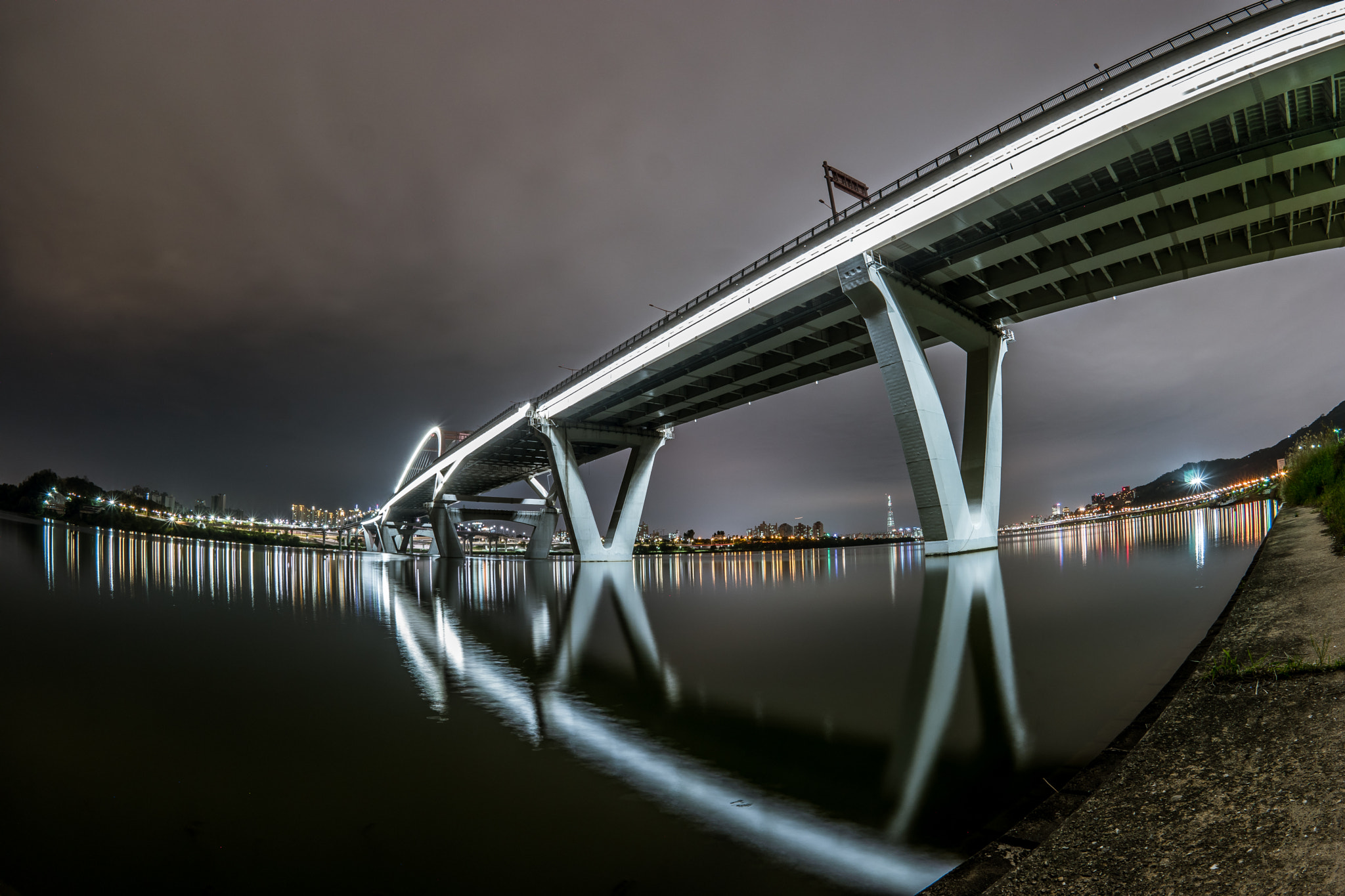 Samsung NX1 + Samsung NX 10mm F3.5 Fisheye sample photo. Han river bridge tour 2 photography