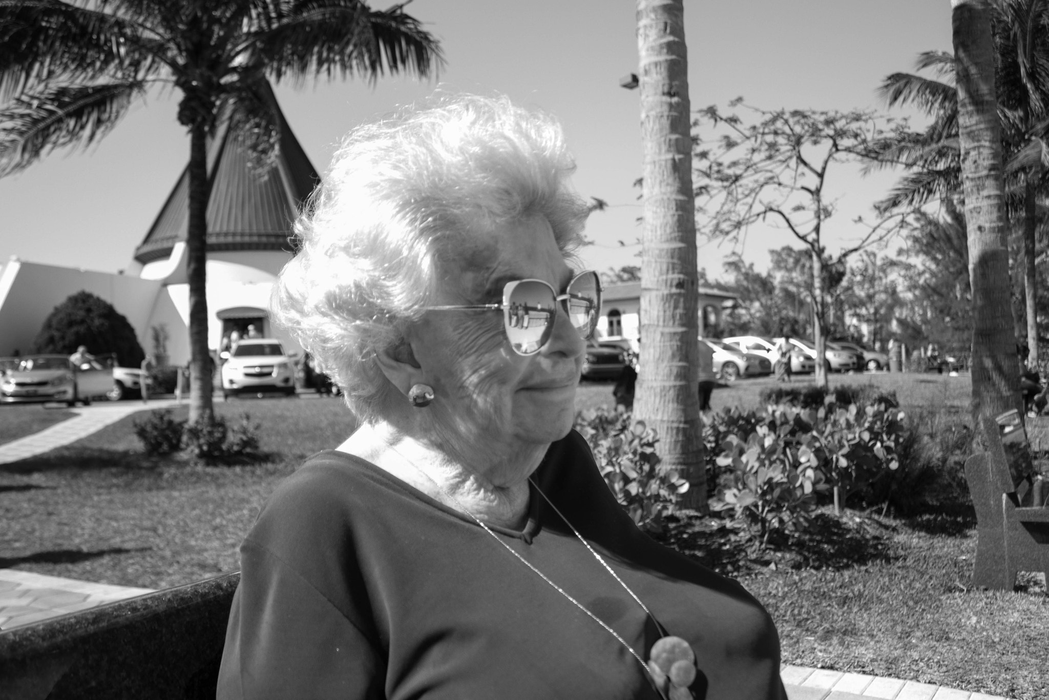 Canon EOS 650D (EOS Rebel T4i / EOS Kiss X6i) sample photo. Abuelita enjoys the ocean on a bright summer day. photography