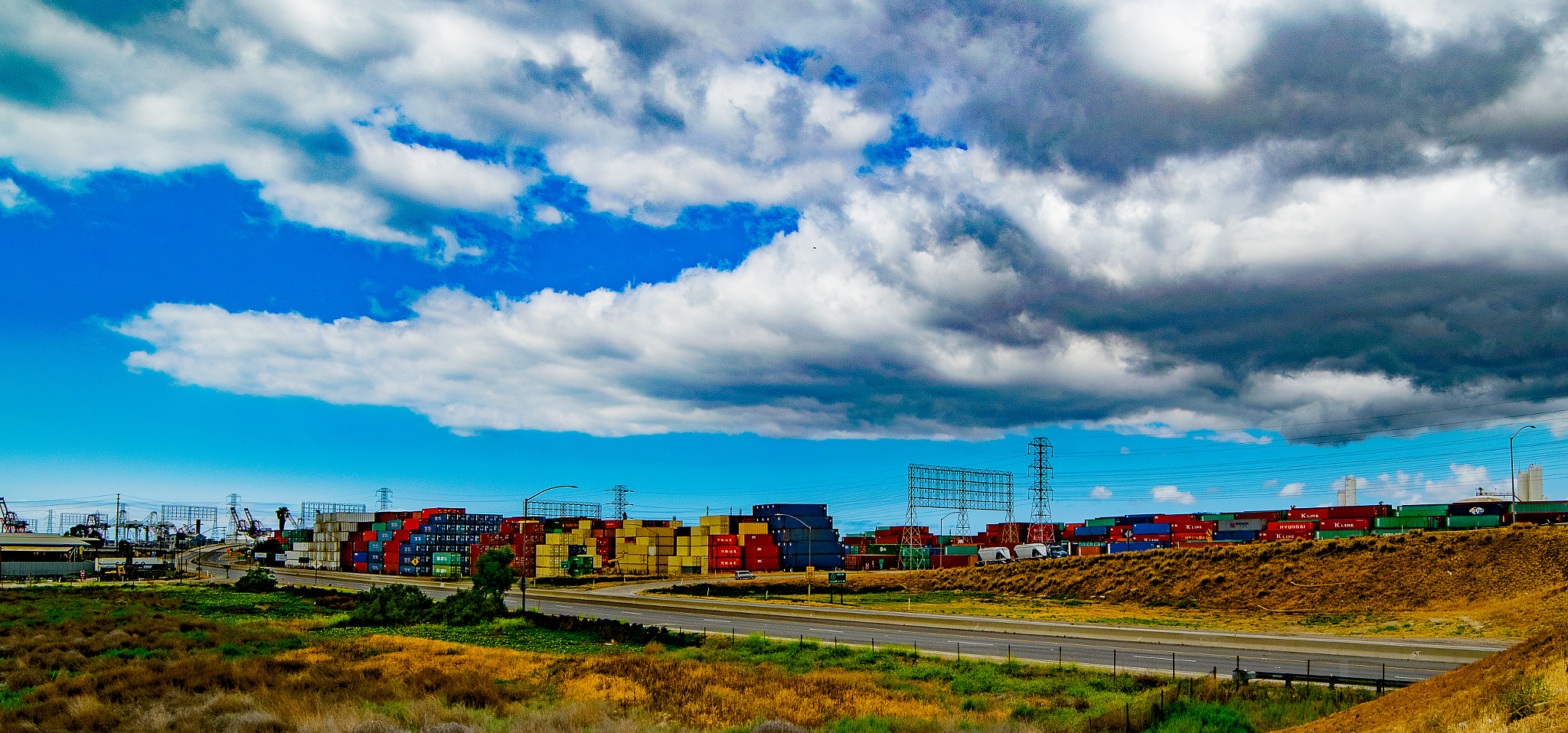 Samyang 14mm F2.8 ED AS IF UMC sample photo. Containers and clouds photography