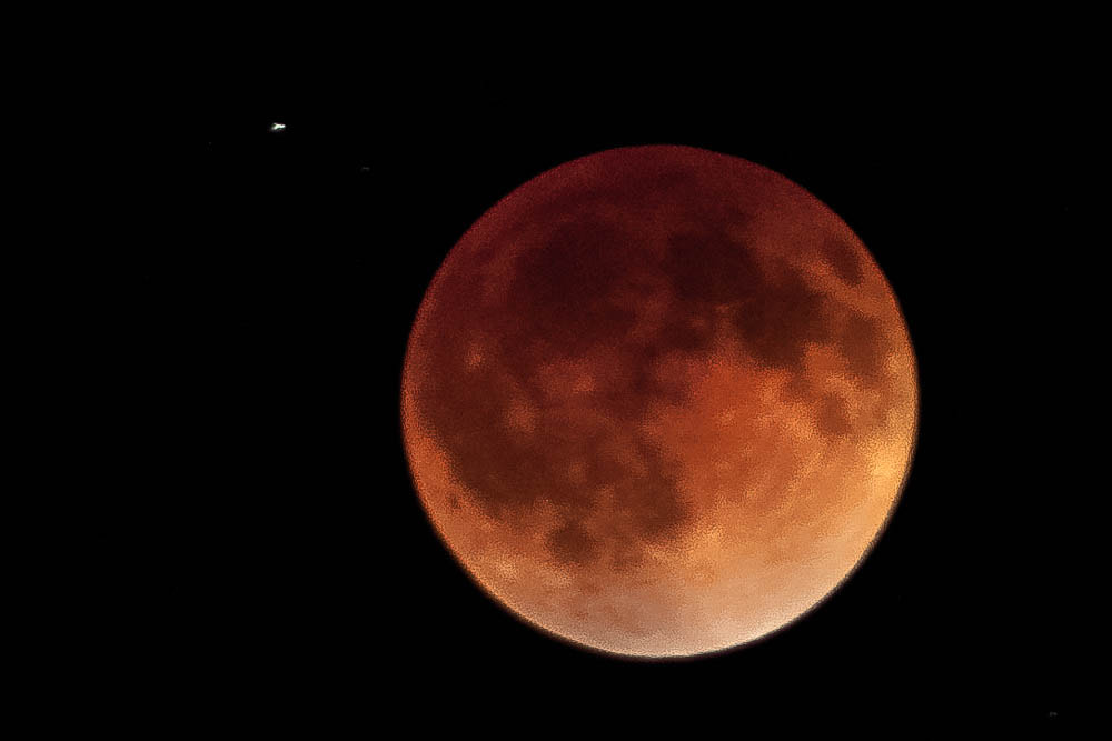 Canon EF 75-300mm f/4-5.6 USM sample photo. Luna roja photography