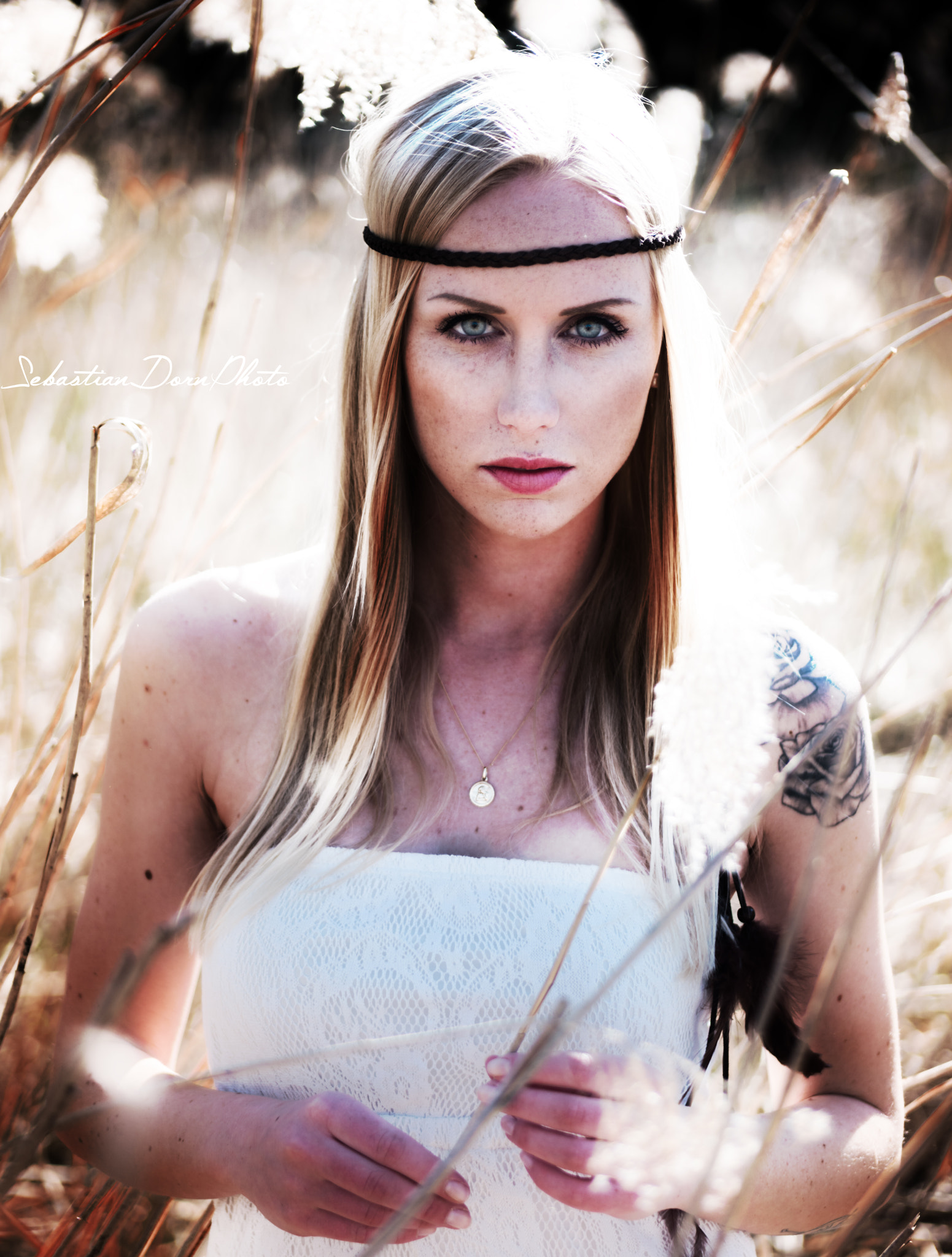 Samsung NX 45mm F1.8 sample photo. Fesselnder blick  photography