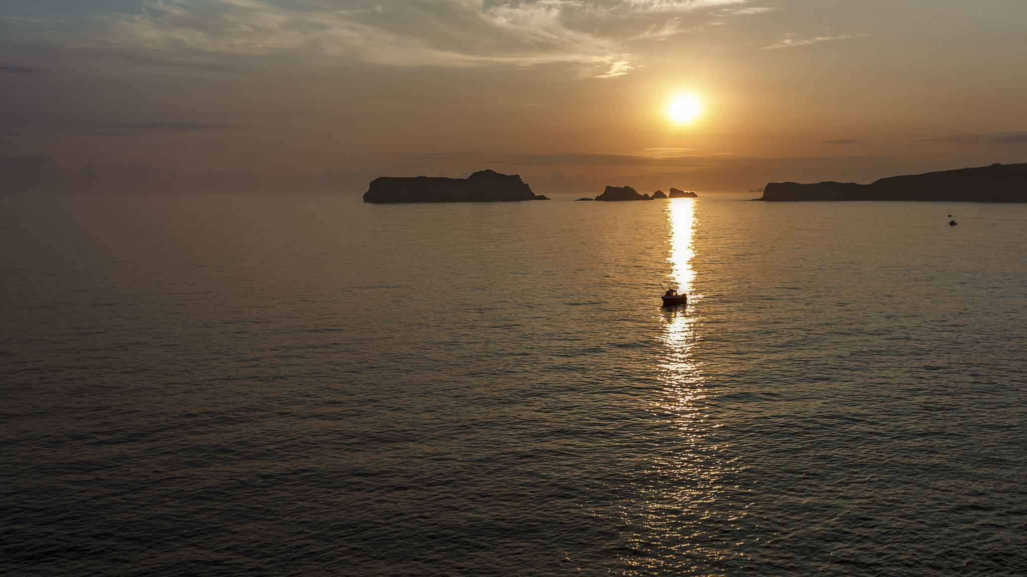 Canon EF-S 24mm F2.8 STM sample photo. La barca photography