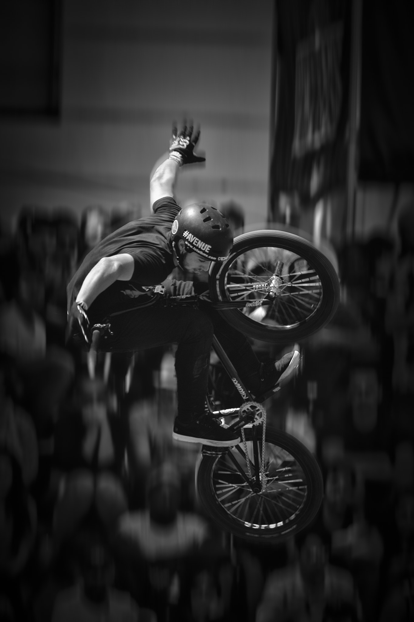 Canon EOS 80D + Canon EF 100-400mm F4.5-5.6L IS II USM sample photo. Bmx freestyle photography