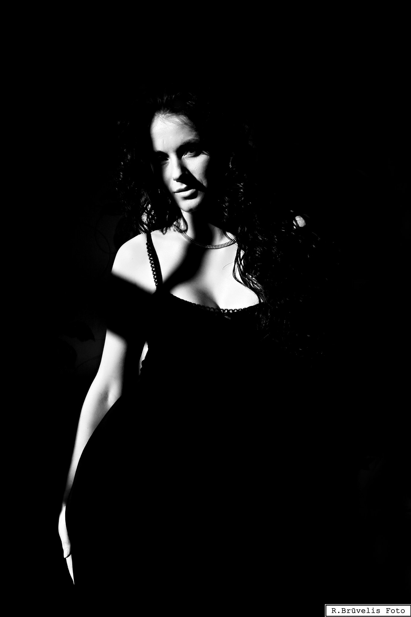 Canon EOS 30D + Canon EF 17-40mm F4L USM sample photo. Femme fatales photography