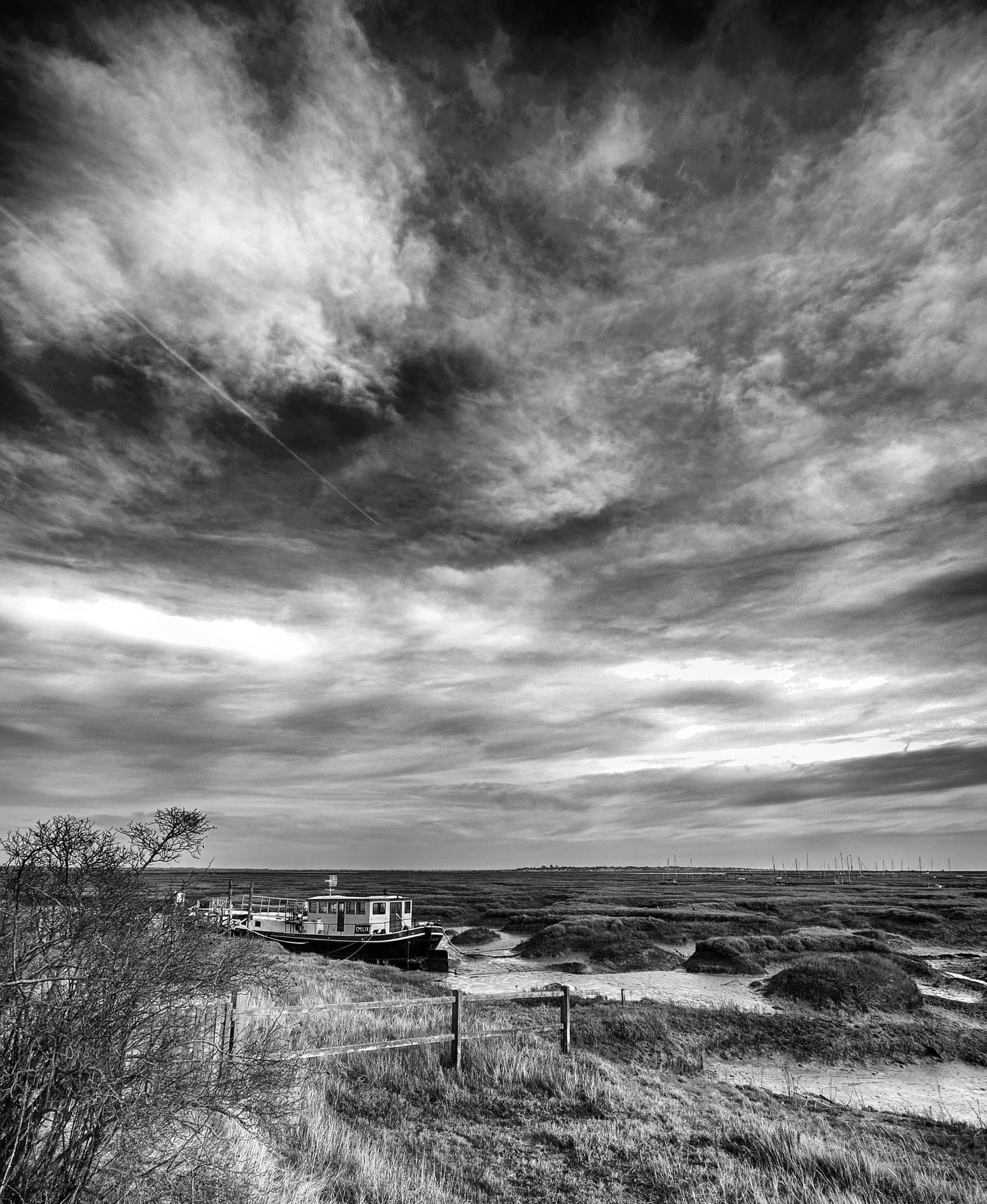 Nikon D40X sample photo. Blackwater estuary sky bw photography