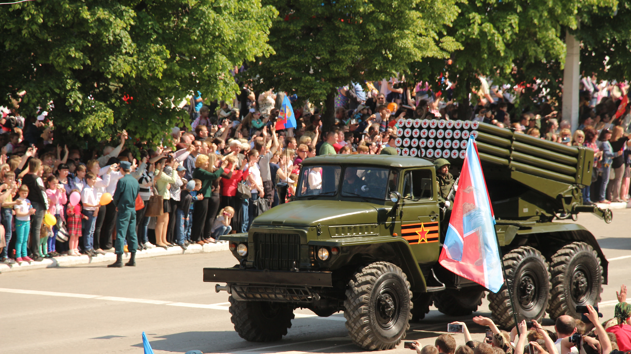 Canon EF-S 18-135mm F3.5-5.6 IS STM sample photo. 9th may victory day/Луганск 9 Мая photography
