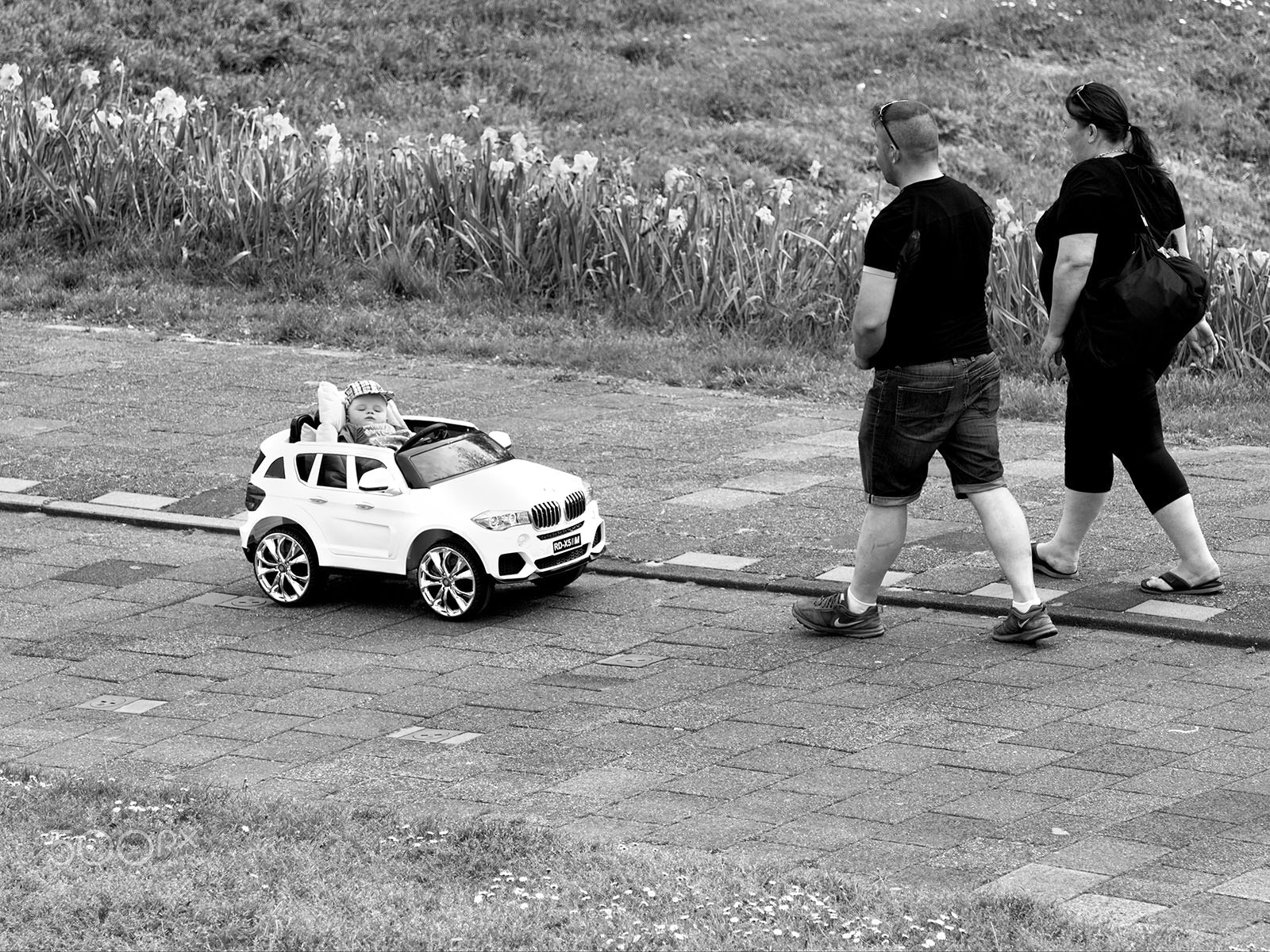 Canon EOS 100D (EOS Rebel SL1 / EOS Kiss X7) + Canon EF 70-200mm F4L IS USM sample photo. Baby you can drive my car photography