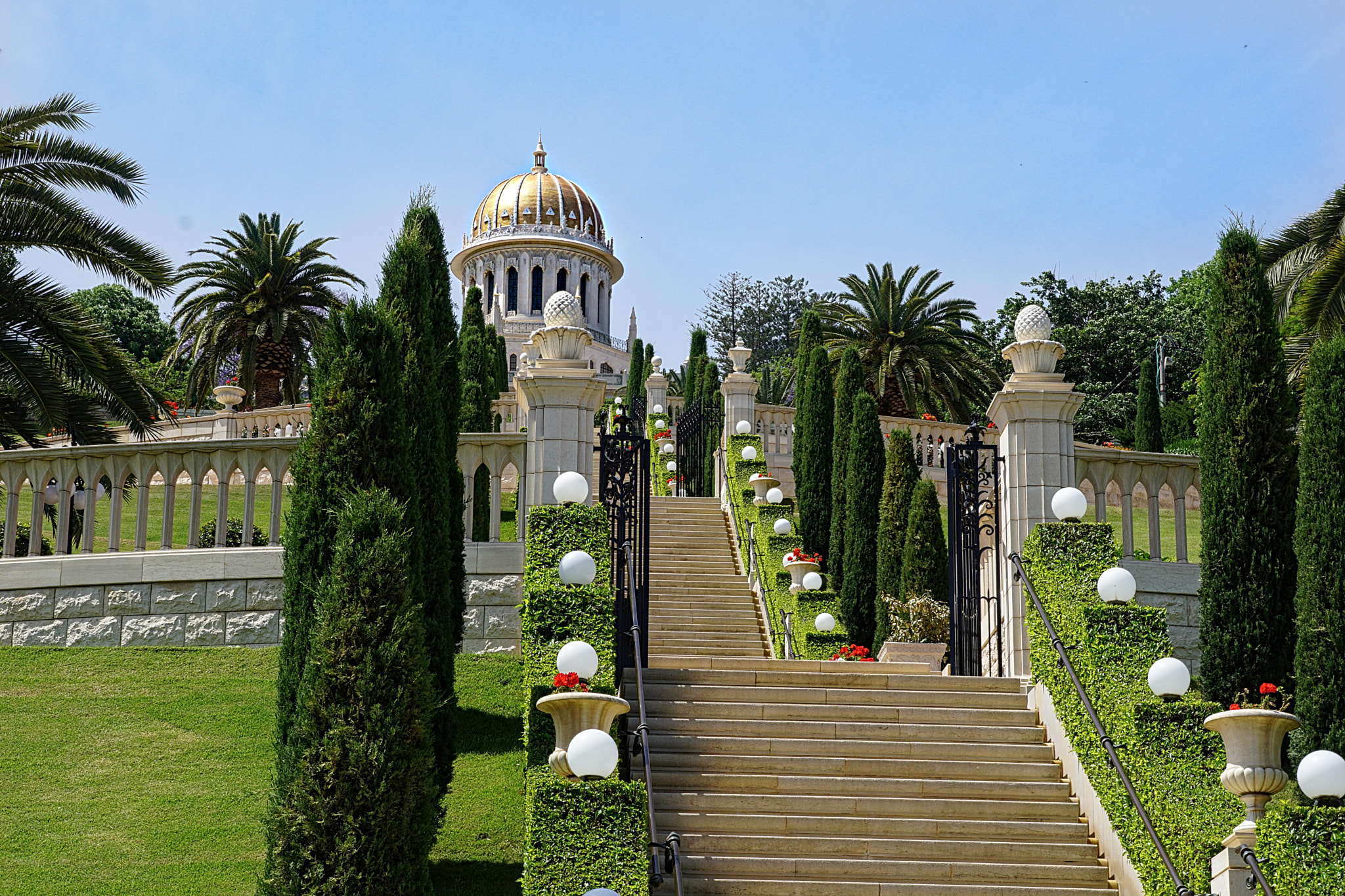 Sony E 18-55mm F3.5-5.6 OSS sample photo. Bahai gardens photography