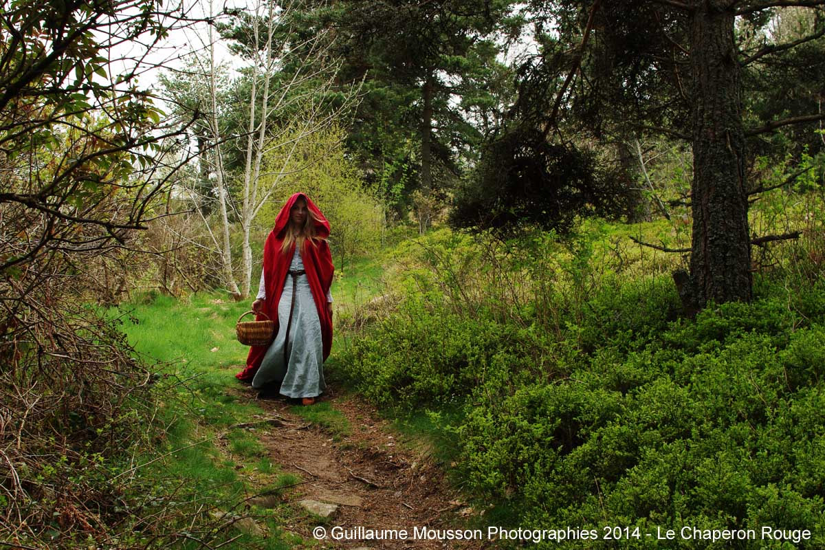 Pentax K200D + Sigma sample photo. Red riding hood photography