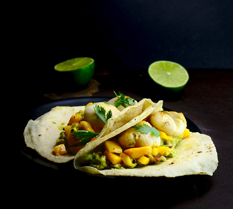 Samsung NX300 + Samsung NX 50-200mm F4-5.6 ED OIS sample photo. Scallops with mango tacos and guacamole photography