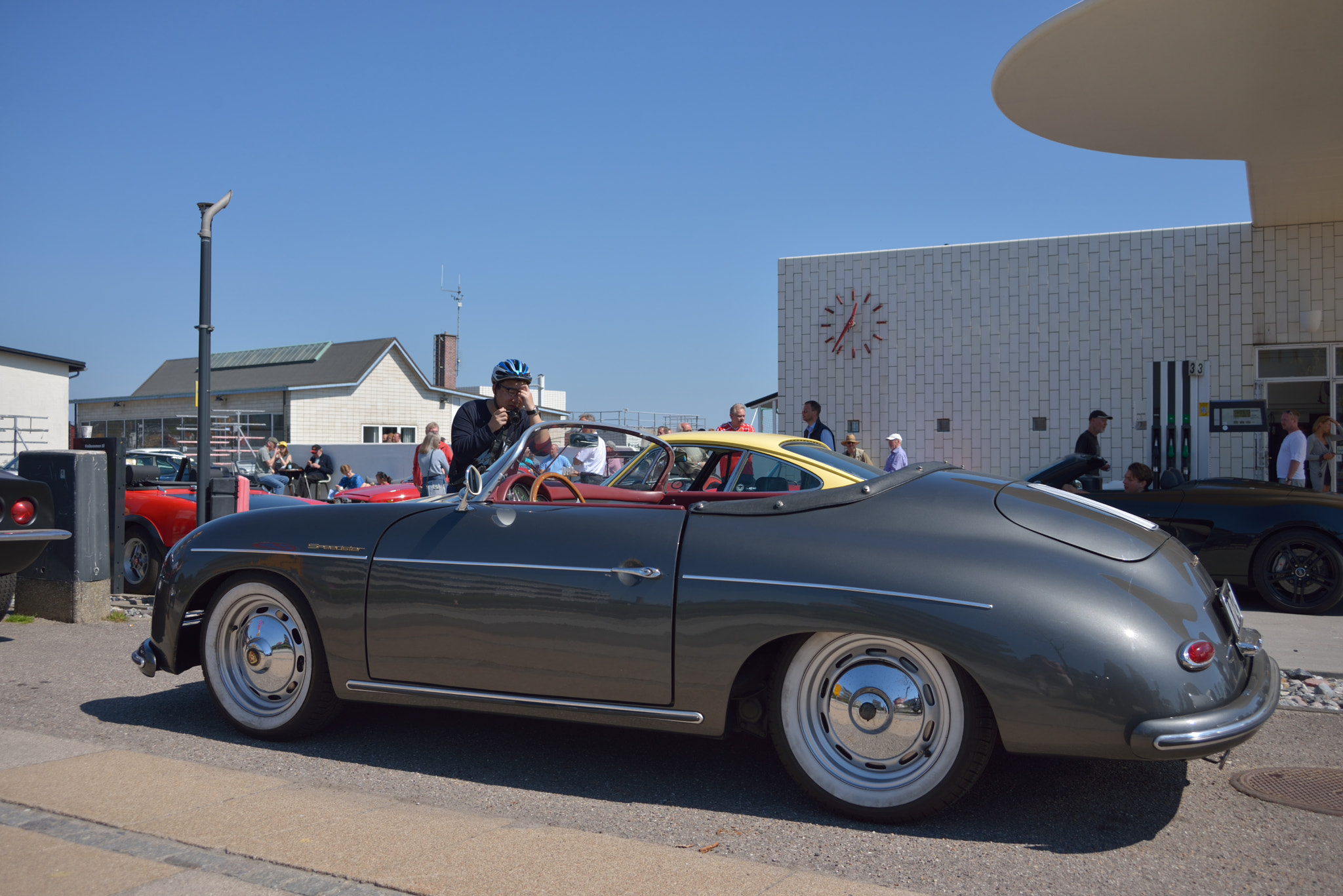 AF Zoom-Nikkor 28-70mm f/3.5-4.5D sample photo. Classic cars photography