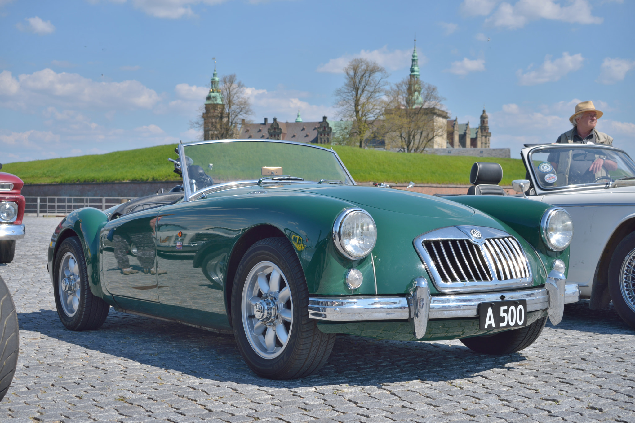 AF Zoom-Nikkor 28-70mm f/3.5-4.5D sample photo. Classic cars photography