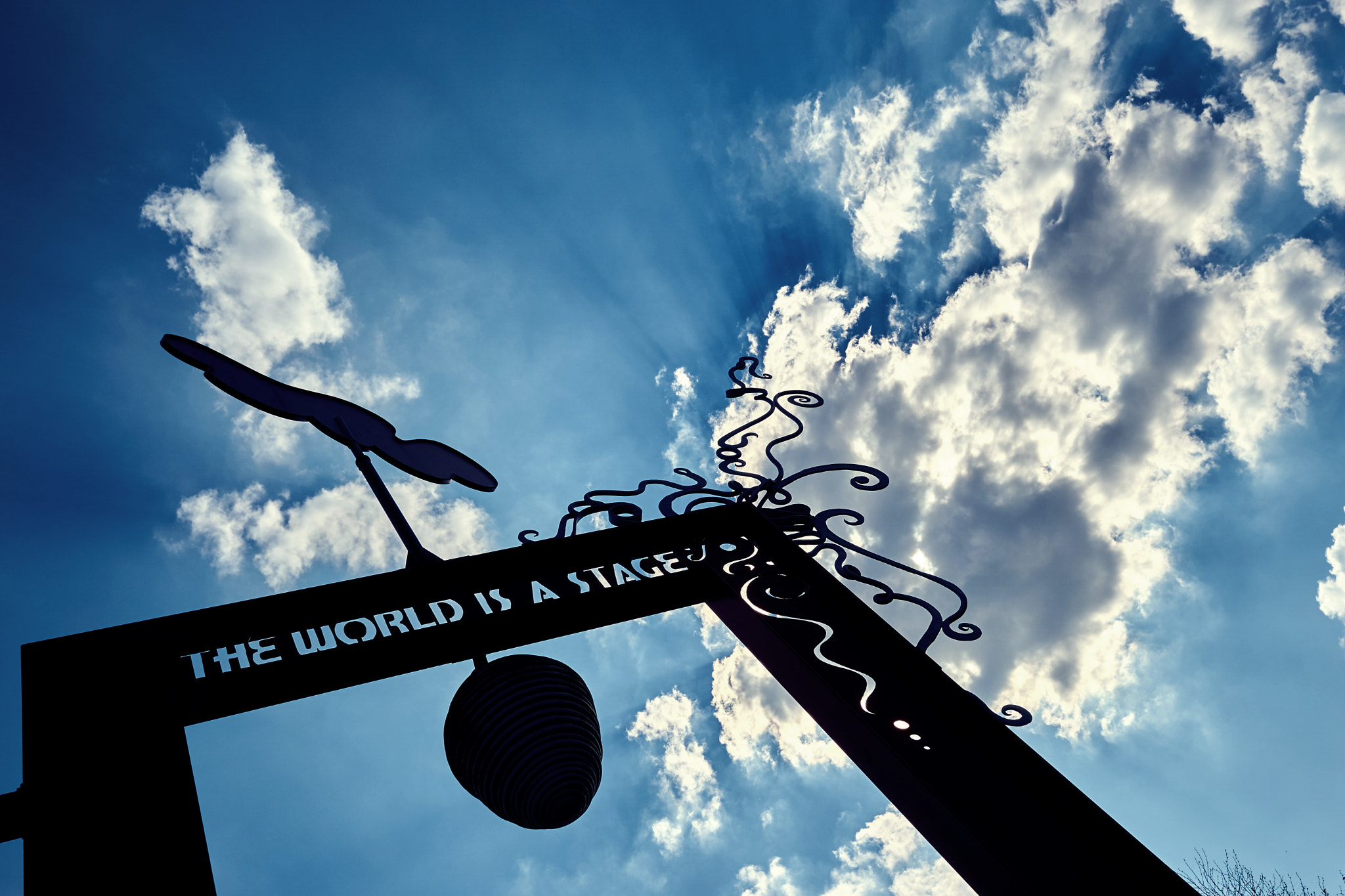 Sony ILCA-77M2 + 10-20mm F3.5 sample photo. The world is a stage photography