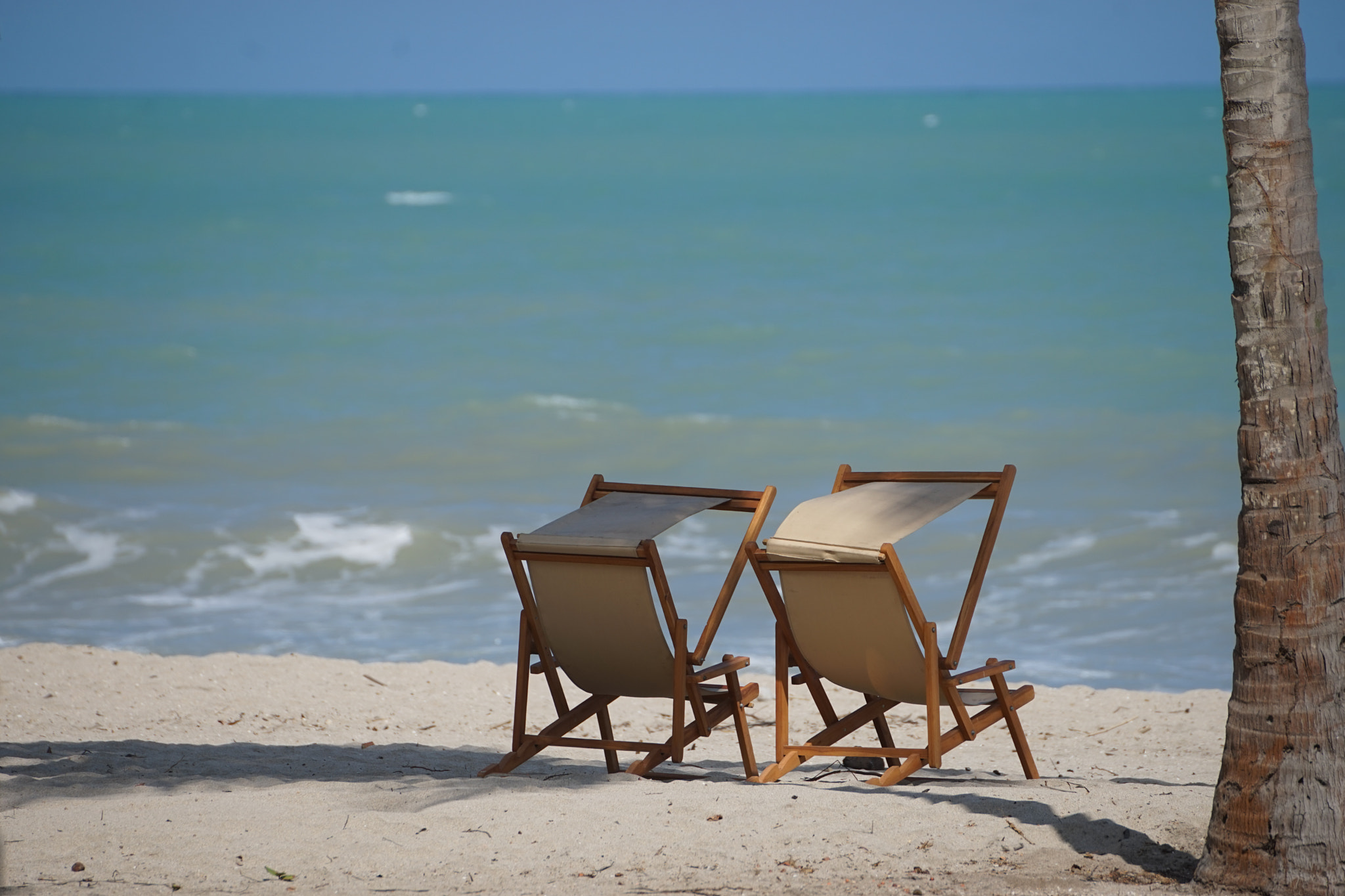 Sony a7 + Tamron SP 70-300mm F4-5.6 Di USD sample photo. Beach chairs photography