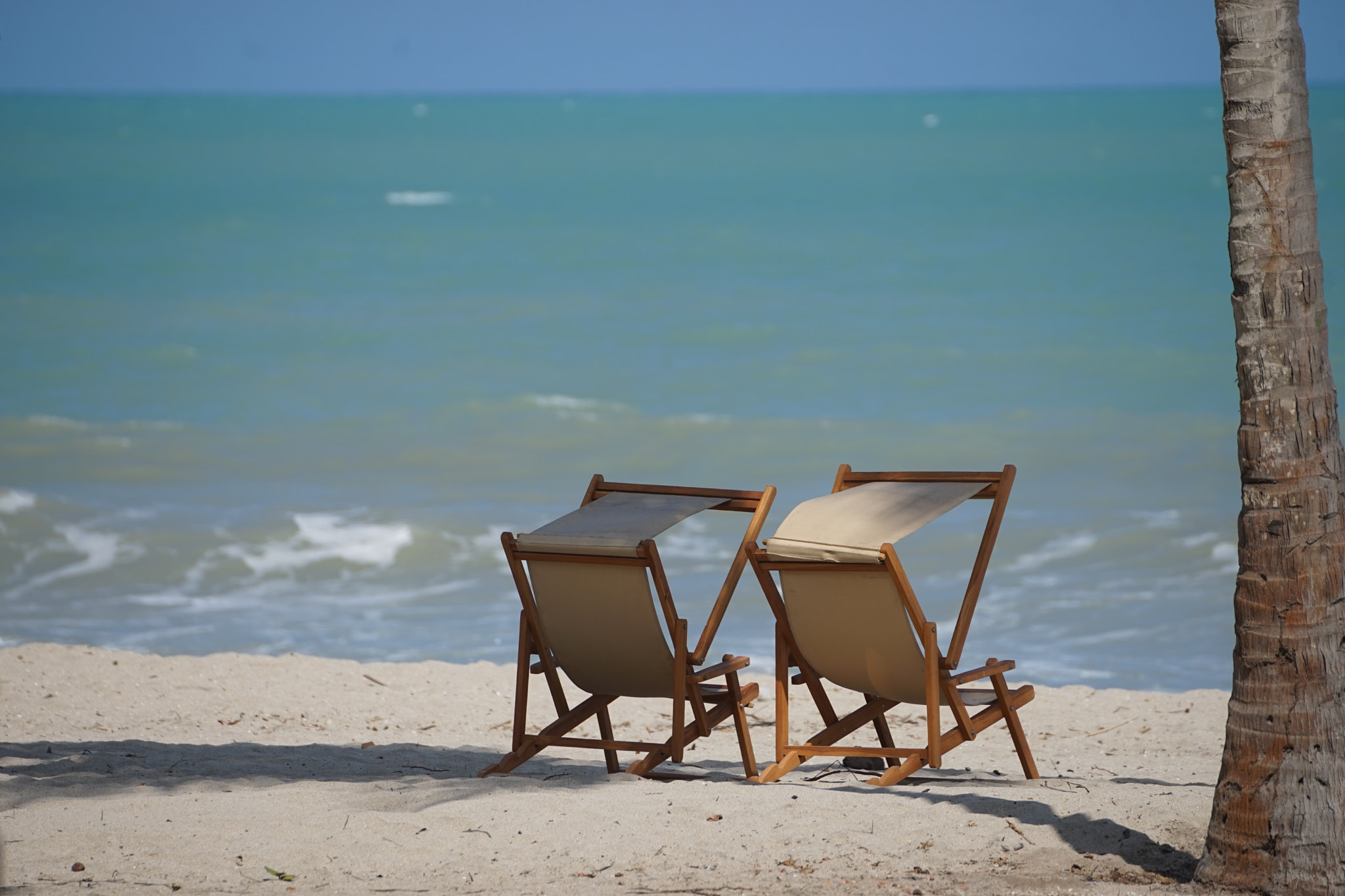 Tamron SP 70-300mm F4-5.6 Di USD sample photo. Beach chairs photography