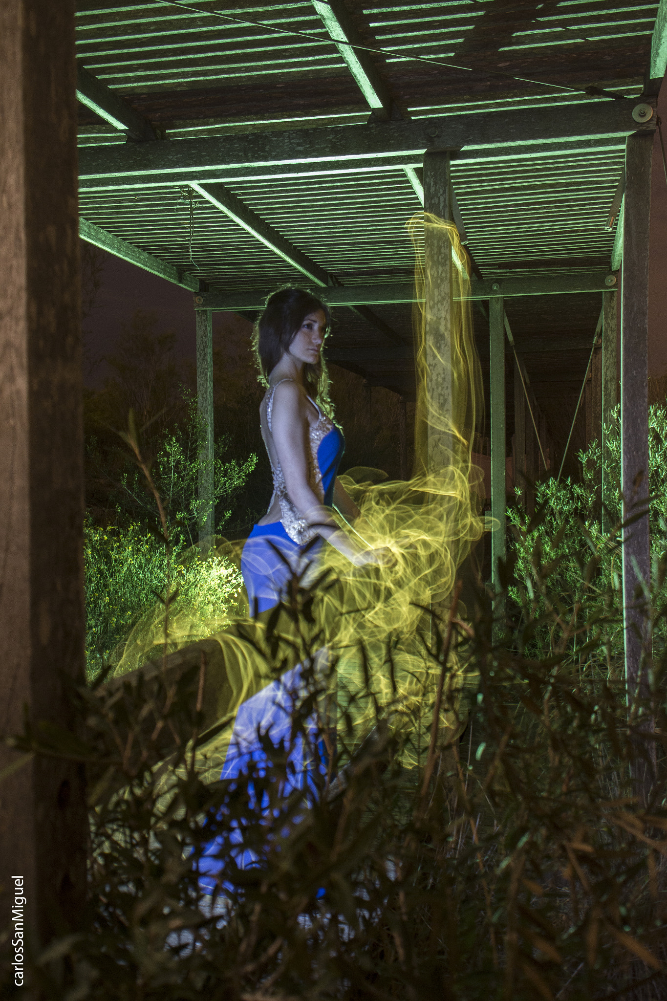 Sigma 18-50mm F2.8-4.5 DC OS HSM sample photo. Sesion light painting con atuendo ropa - mari cayrols photography