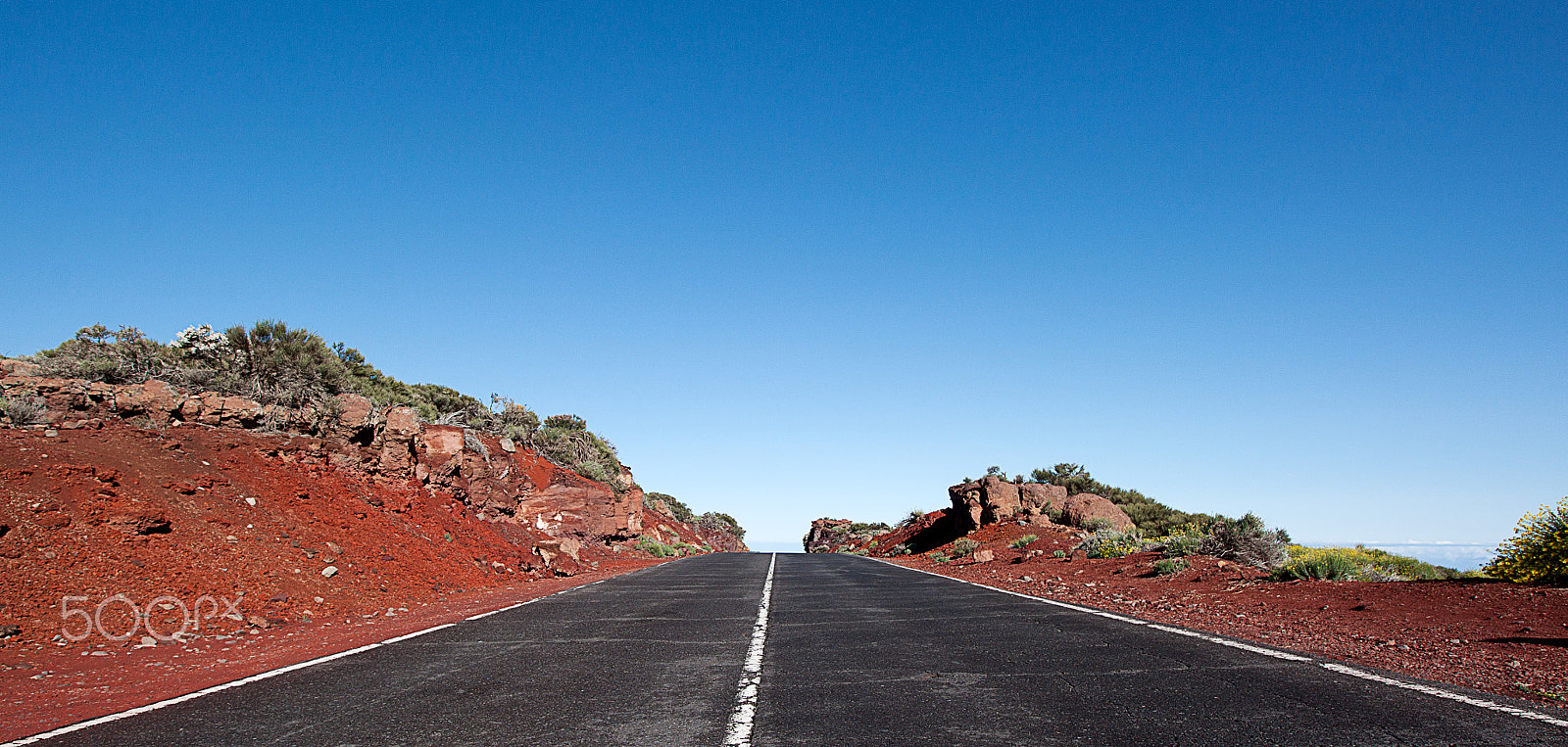 Canon EF-S 10-18mm F4.5–5.6 IS STM sample photo. Street to the end of the world photography
